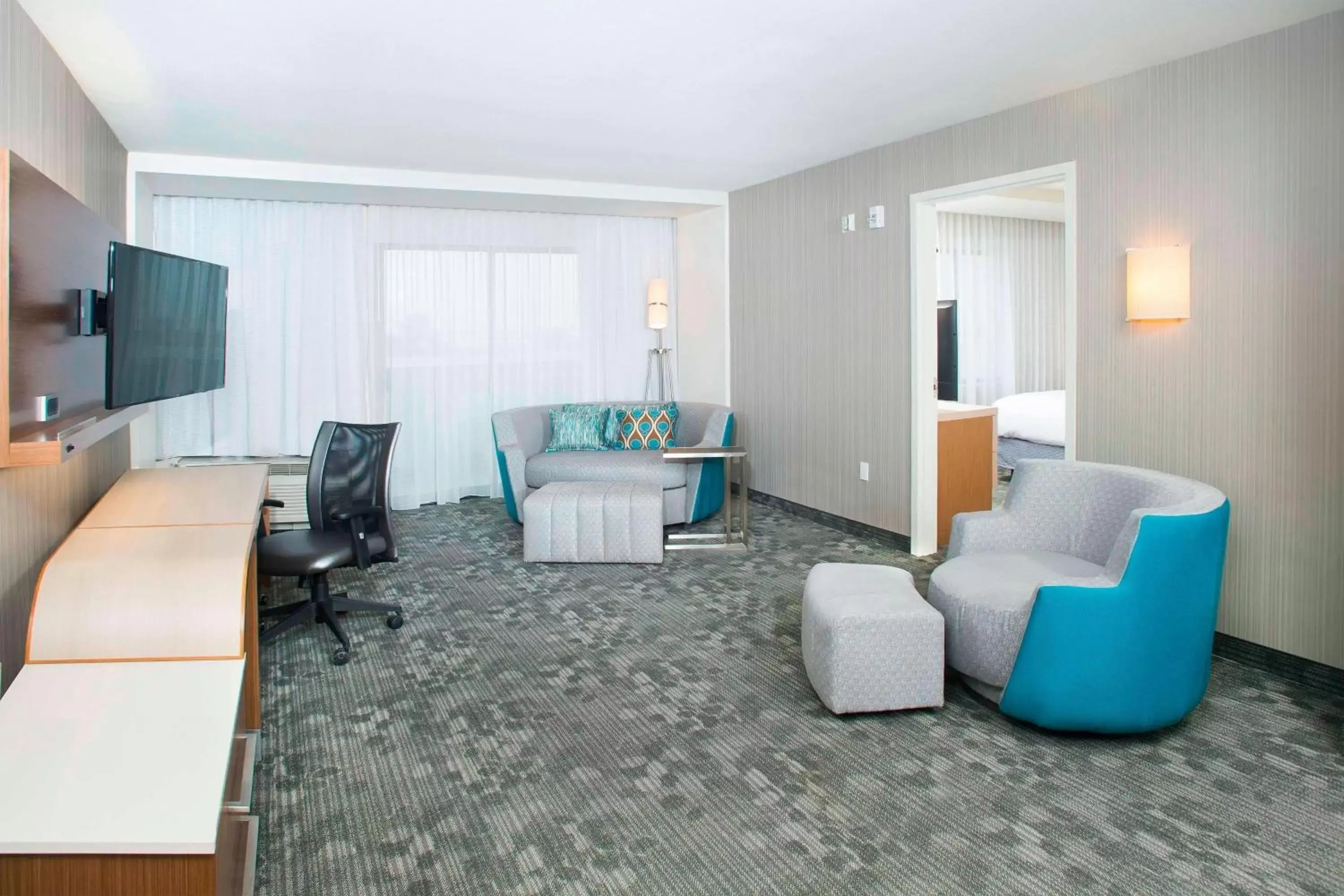 Living room, Seating Area in Courtyard by Marriott Redwood City