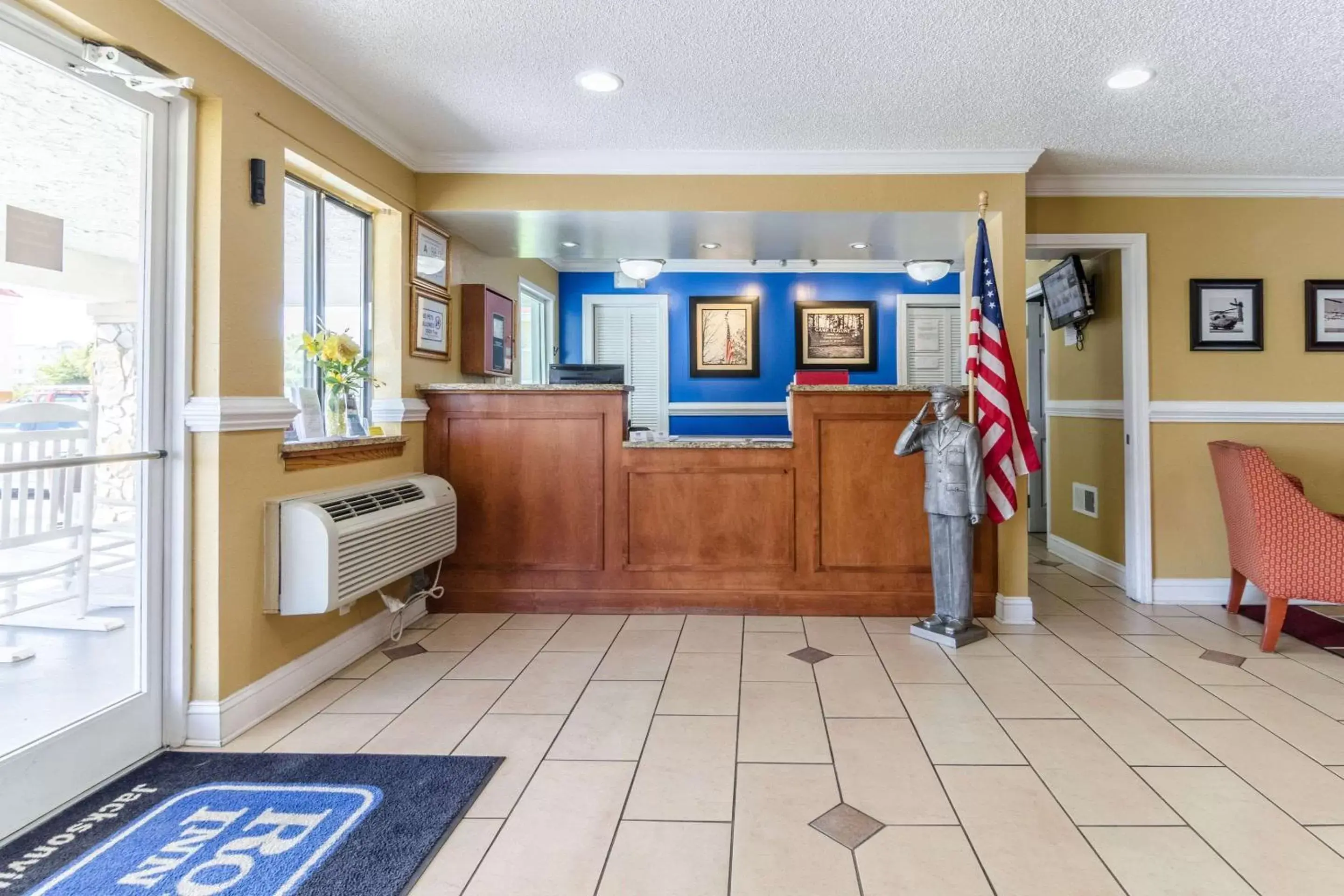 Lobby or reception in Rodeway Inn & Suites Jacksonville near Camp Lejeune