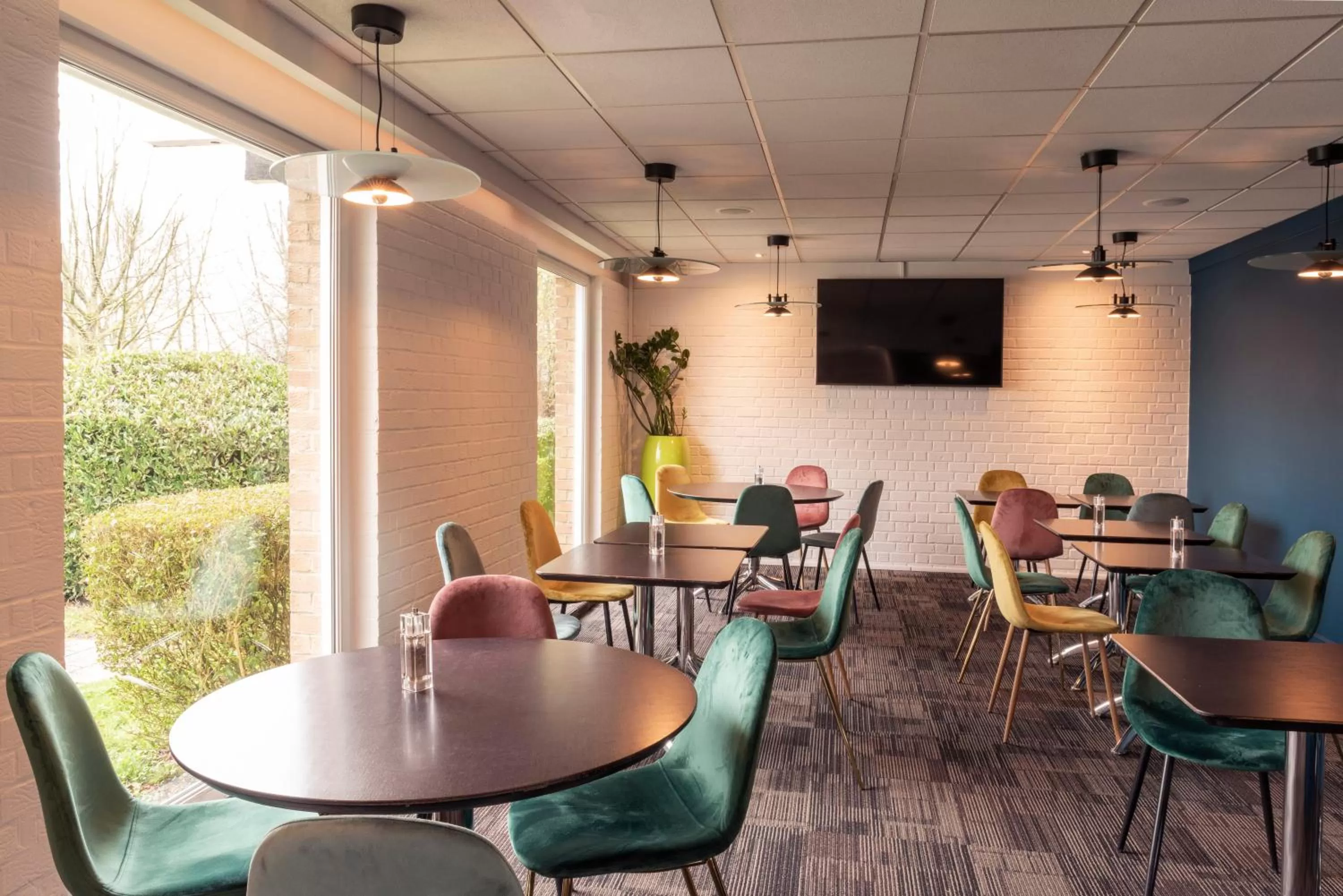 Lounge or bar in Hôtel Novotel Valenciennes