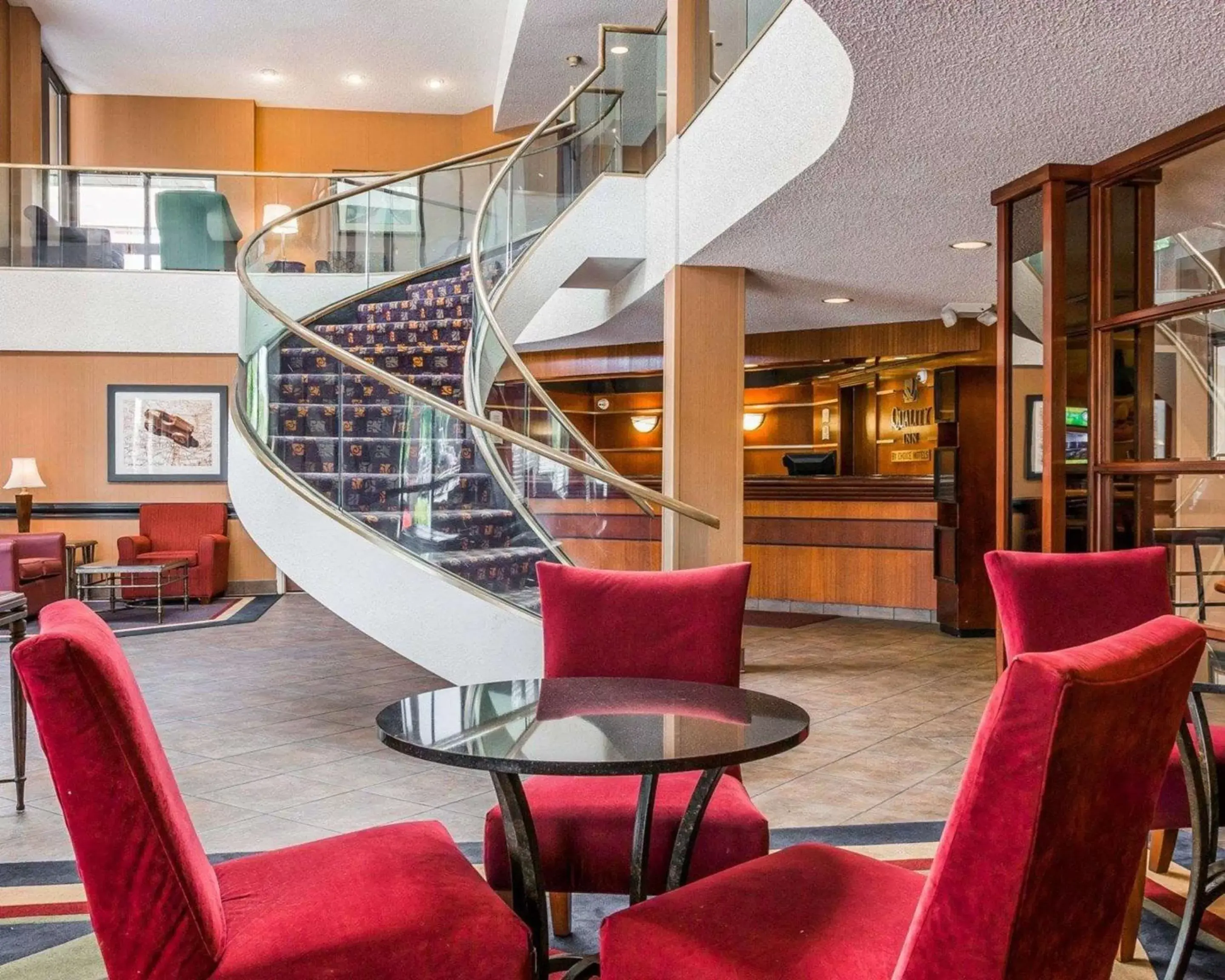 Lobby or reception, Lounge/Bar in Quality Inn Auburn Hills