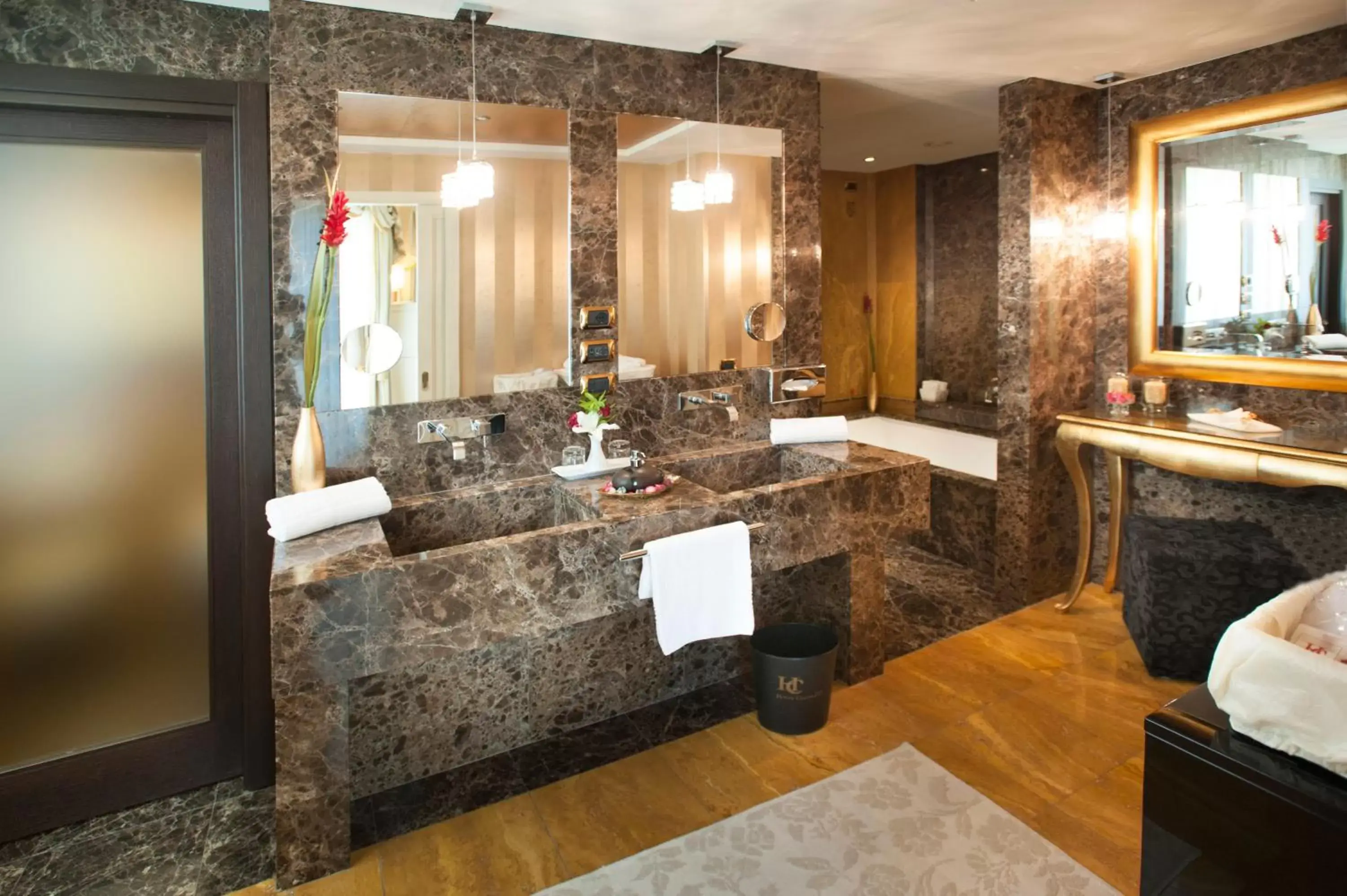 Bathroom in Hotel Calissano