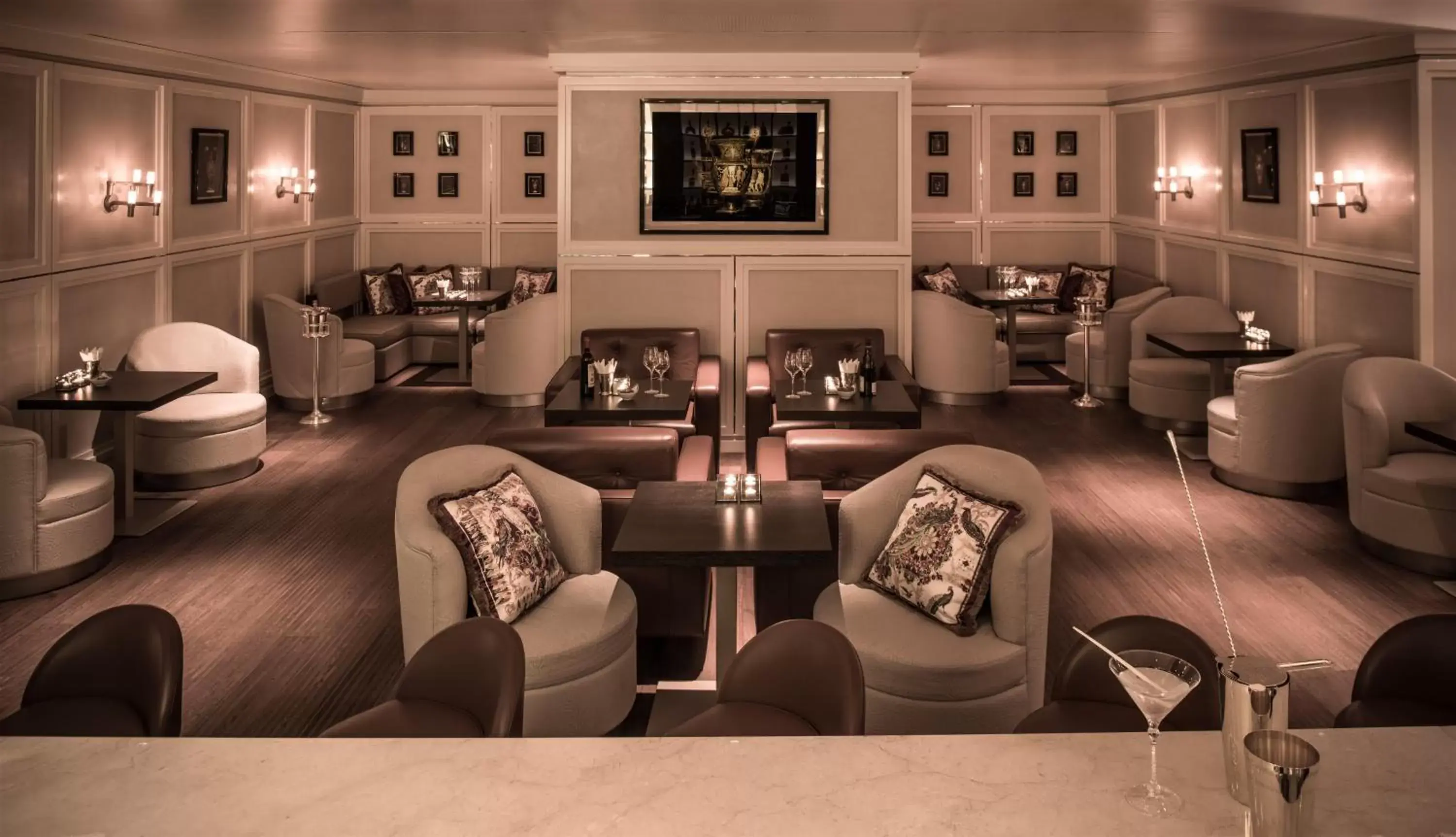 Communal lounge/ TV room, Lounge/Bar in Palazzo Versace Dubai