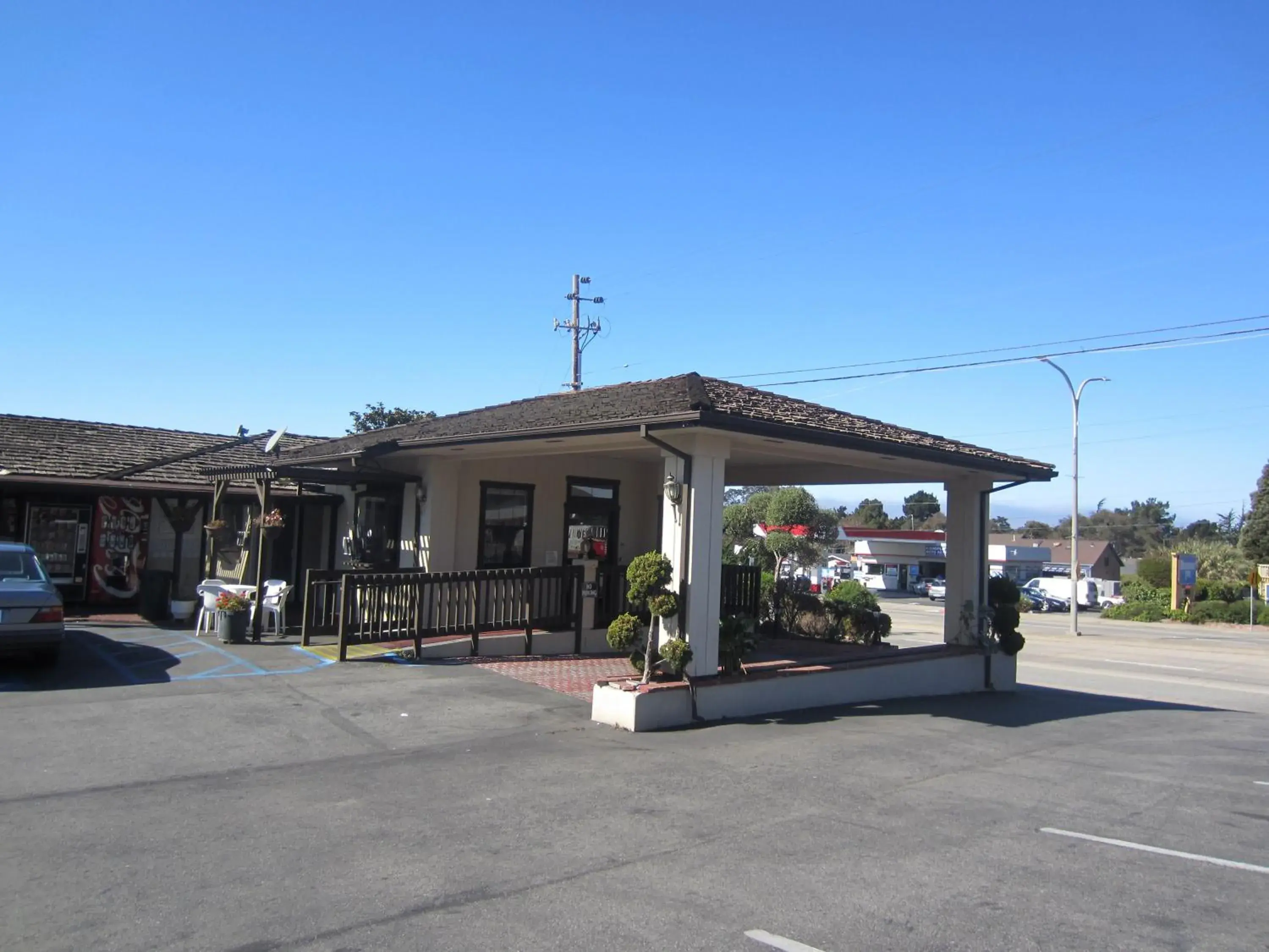 Property building in Monterey Fairgrounds Inn Property building in Monterey Fairgrounds Inn