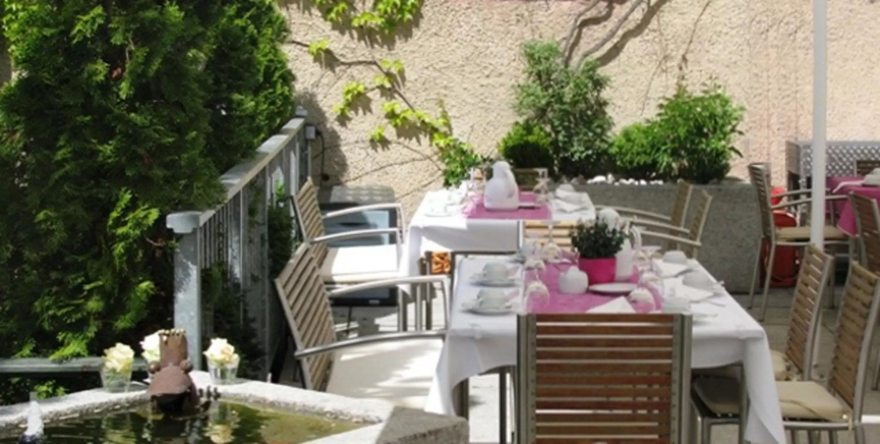 Balcony/Terrace, Restaurant/Places to Eat in SORAT Insel-Hotel Regensburg