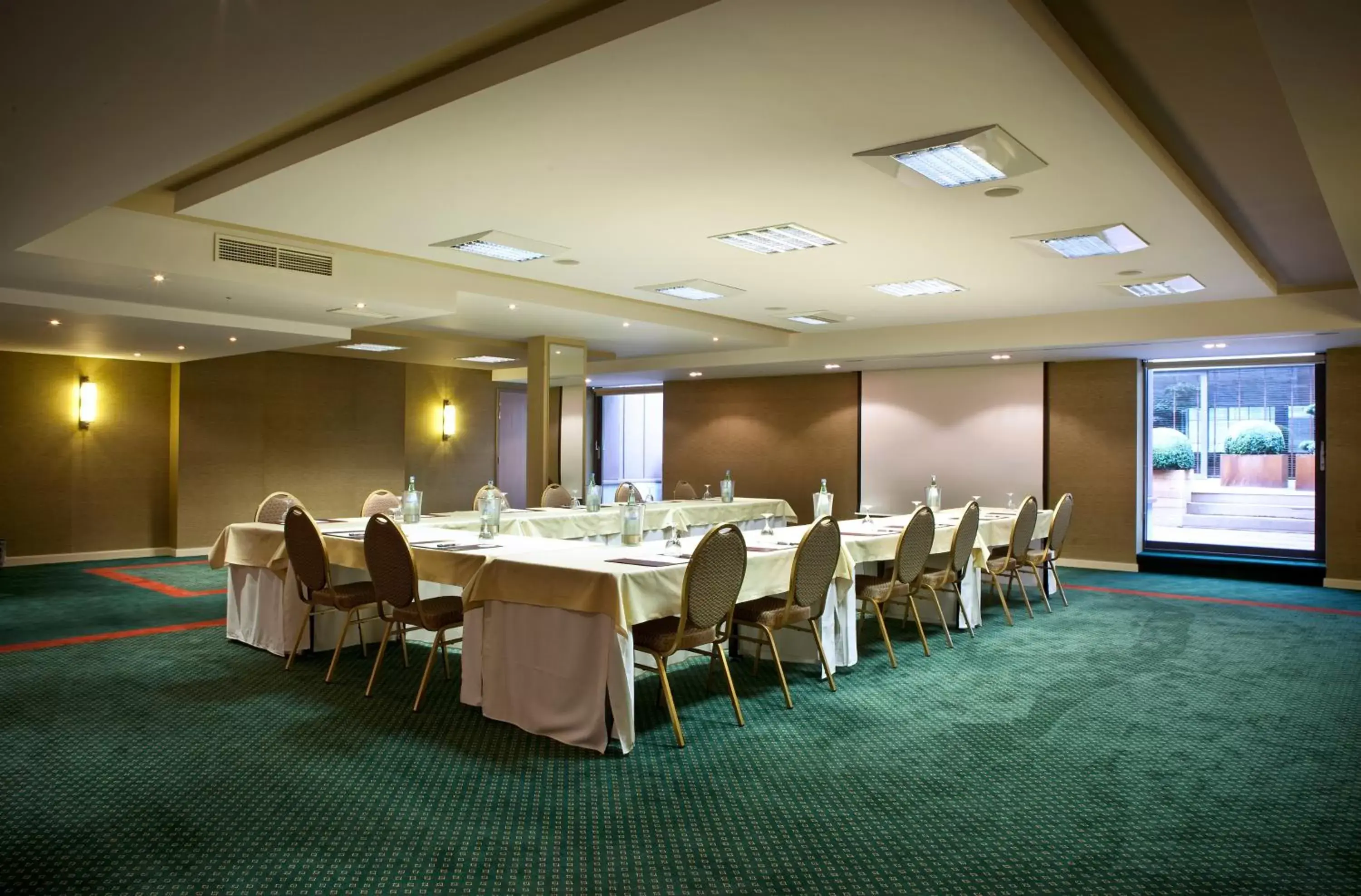 Business facilities in Hyllit Hotel