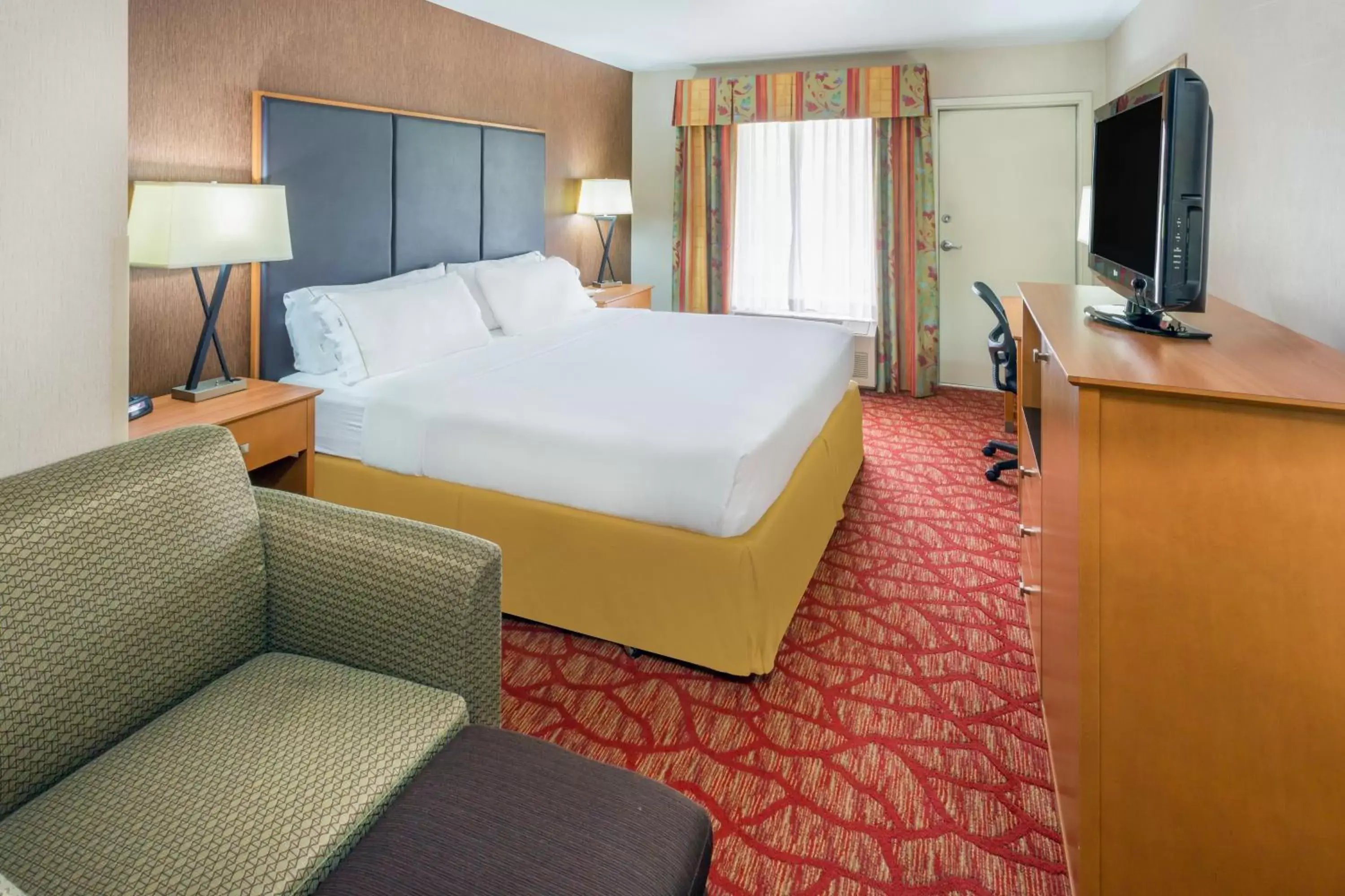 Photo of the whole room, Bed in Holiday Inn Express Roseburg, an IHG Hotel