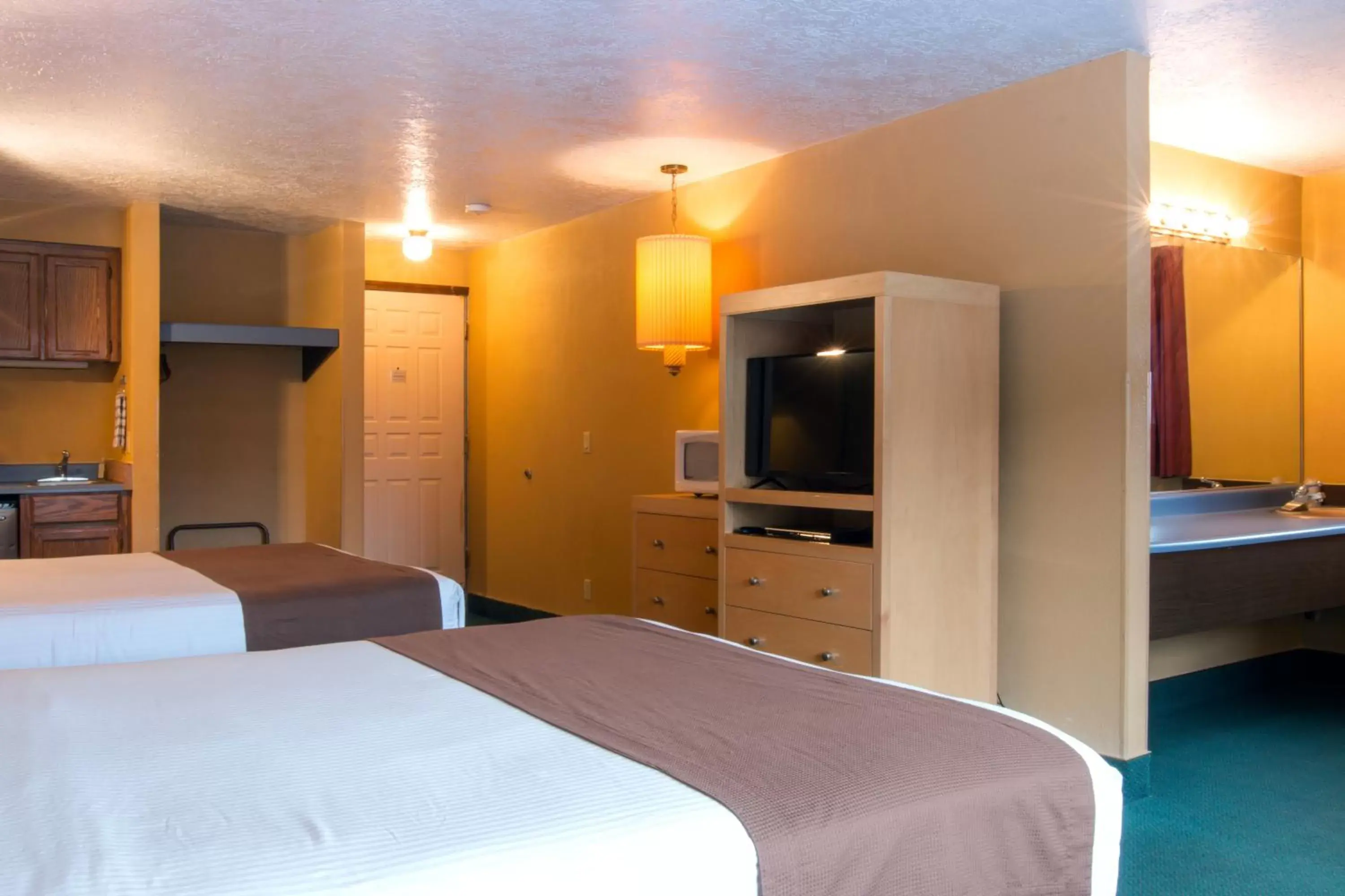 Decorative detail, Bed in Hi Tide Oceanfront Inn Decorative detail, Bed in Hi Tide Oceanfront Inn