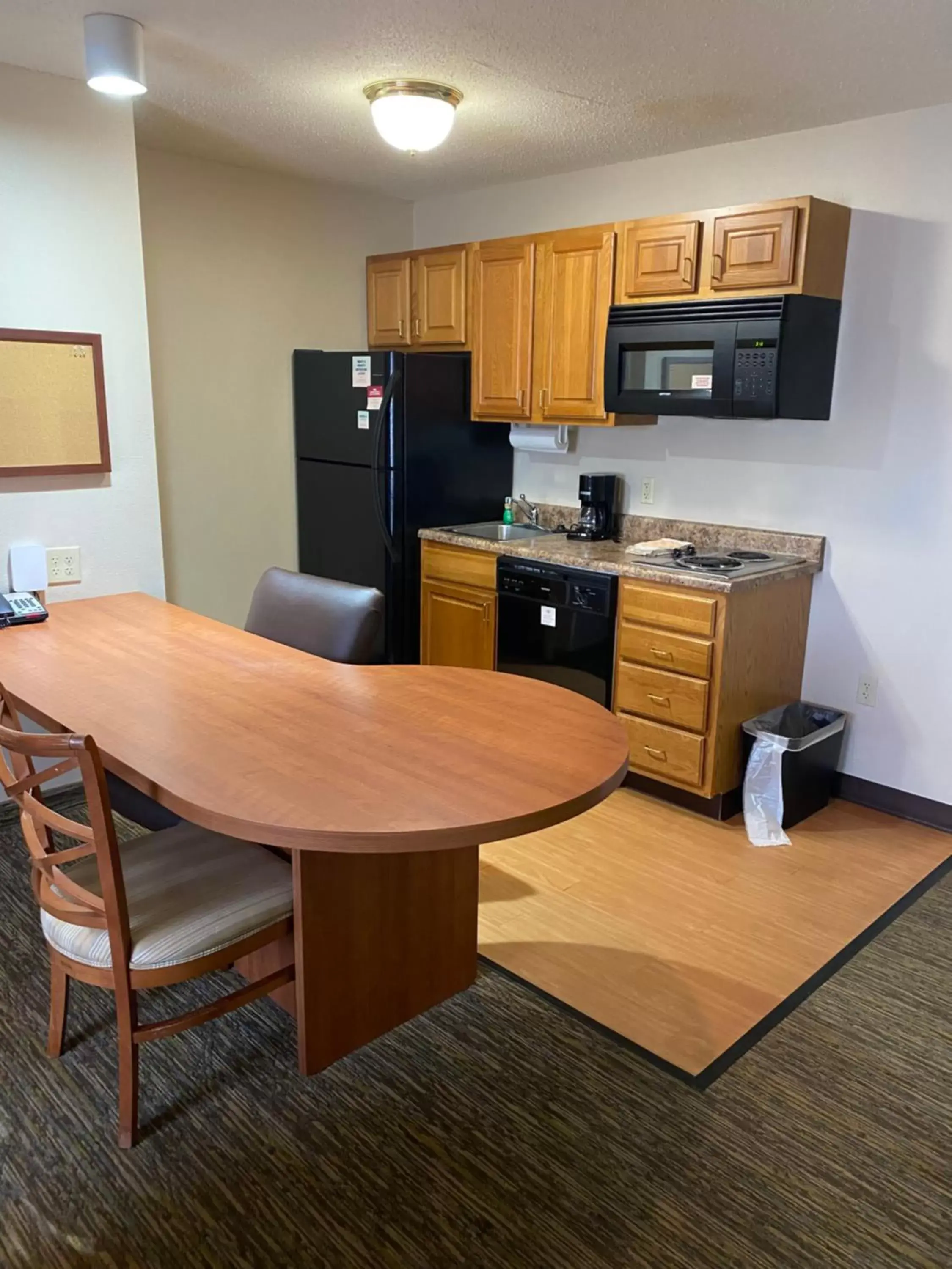 kitchen, Kitchen/Kitchenette in Candlewood Williamsport, an IHG Hotel