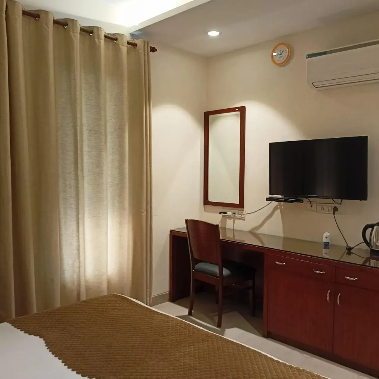 Bedroom, TV/Entertainment Center in Cosy Grand, Near Chanakyapuri, Embassy Area