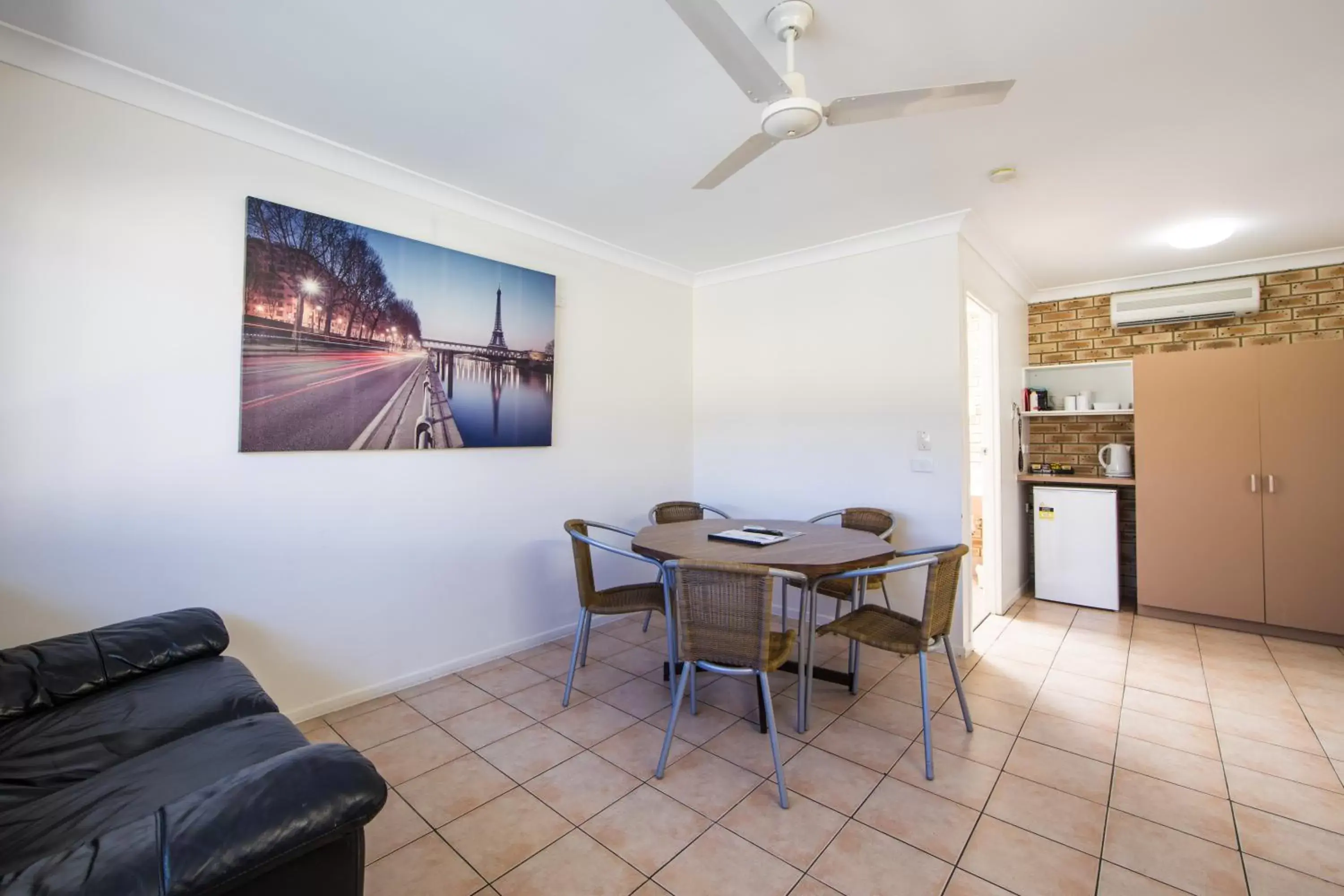 Coffee/tea facilities, Dining Area in Caboolture Motel