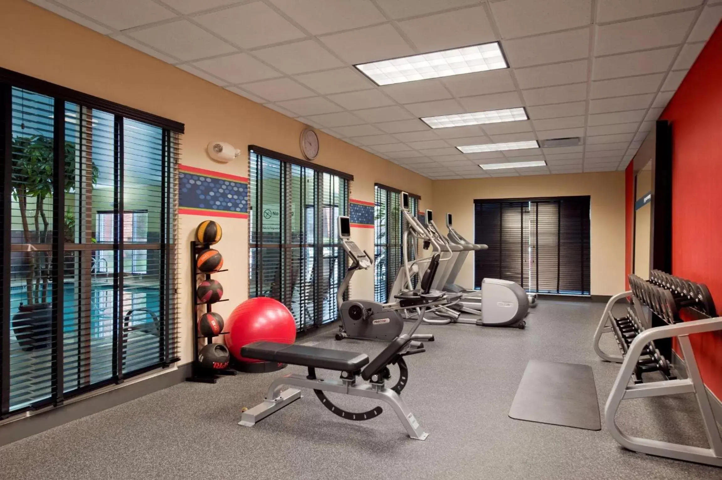 Fitness centre/facilities, Fitness Center/Facilities in Hampton Inn & Suites Detroit/Airport Romulus