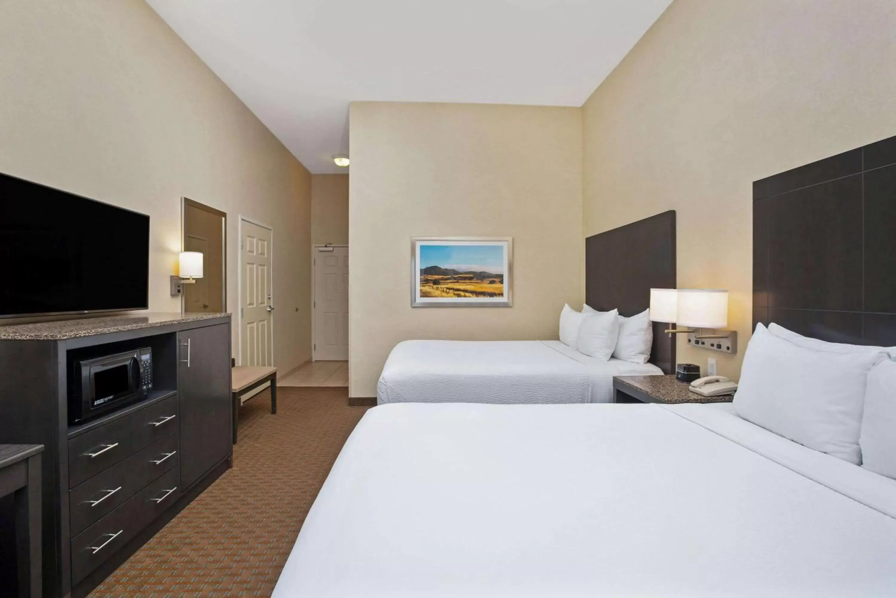 Photo of the whole room, Bed in La Quinta by Wyndham Paso Robles