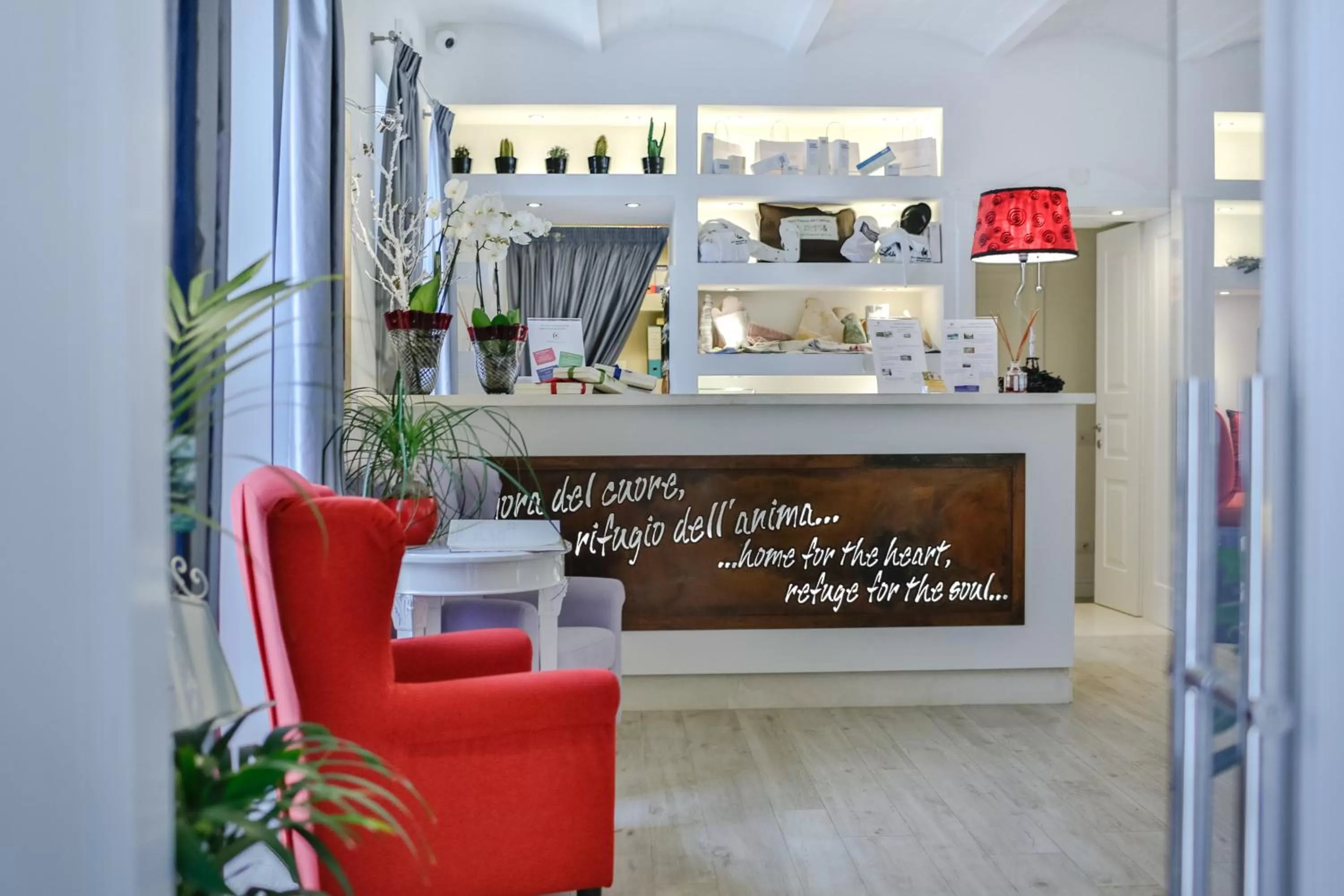 Lobby or reception in VILLA LIBERTY Boutique Hotel - Borgo Capitano Collection