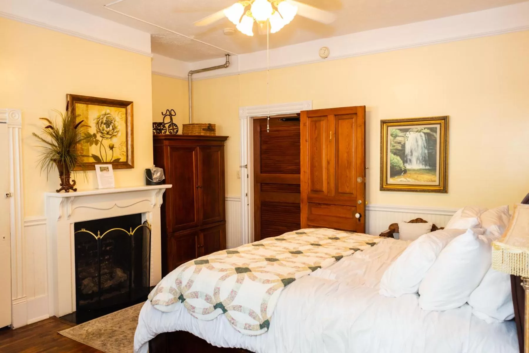 Bed in The Charleston Inn