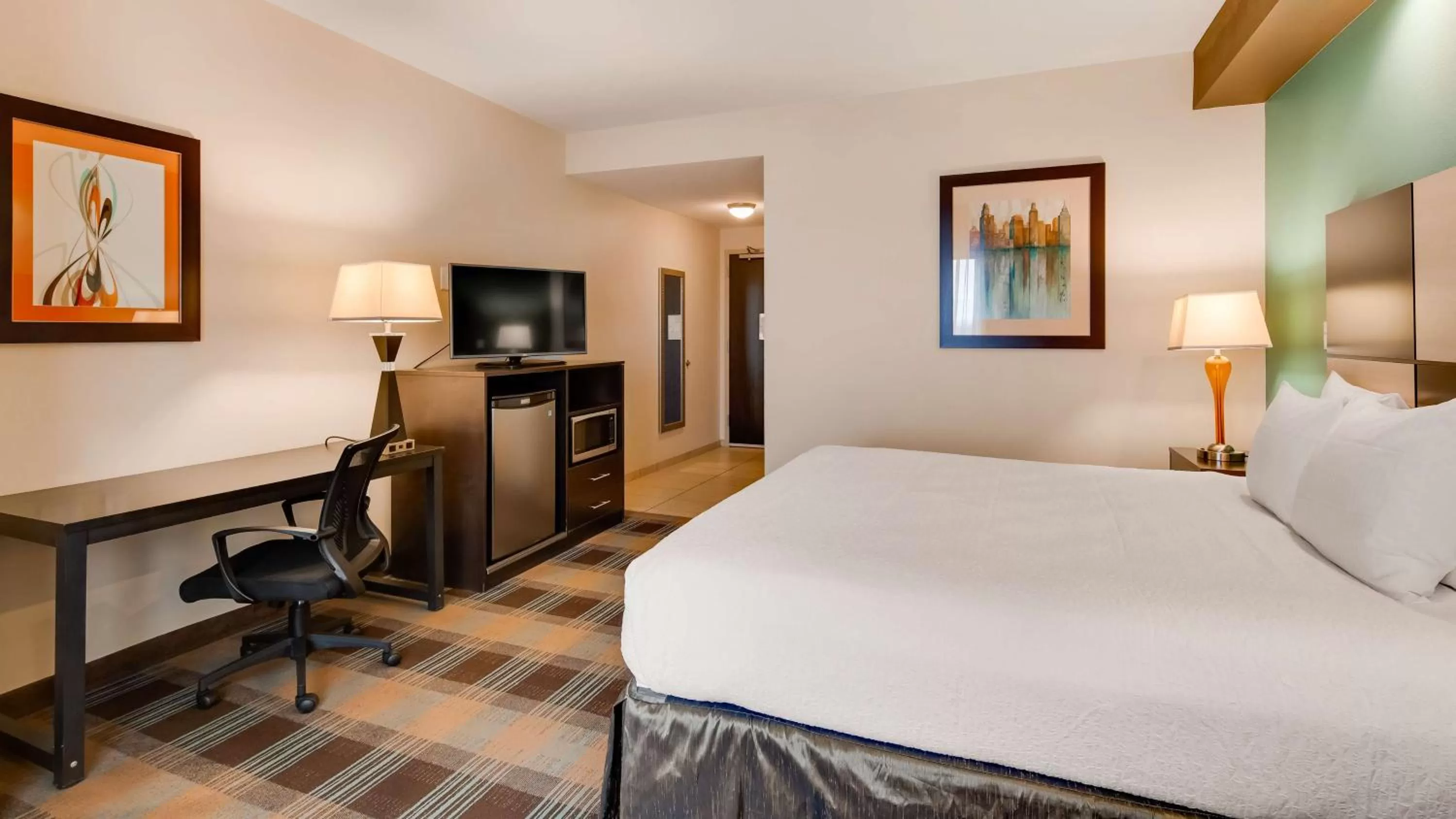 Photo of the whole room, Bed in Best Western Plus Atrium Inn & Suites