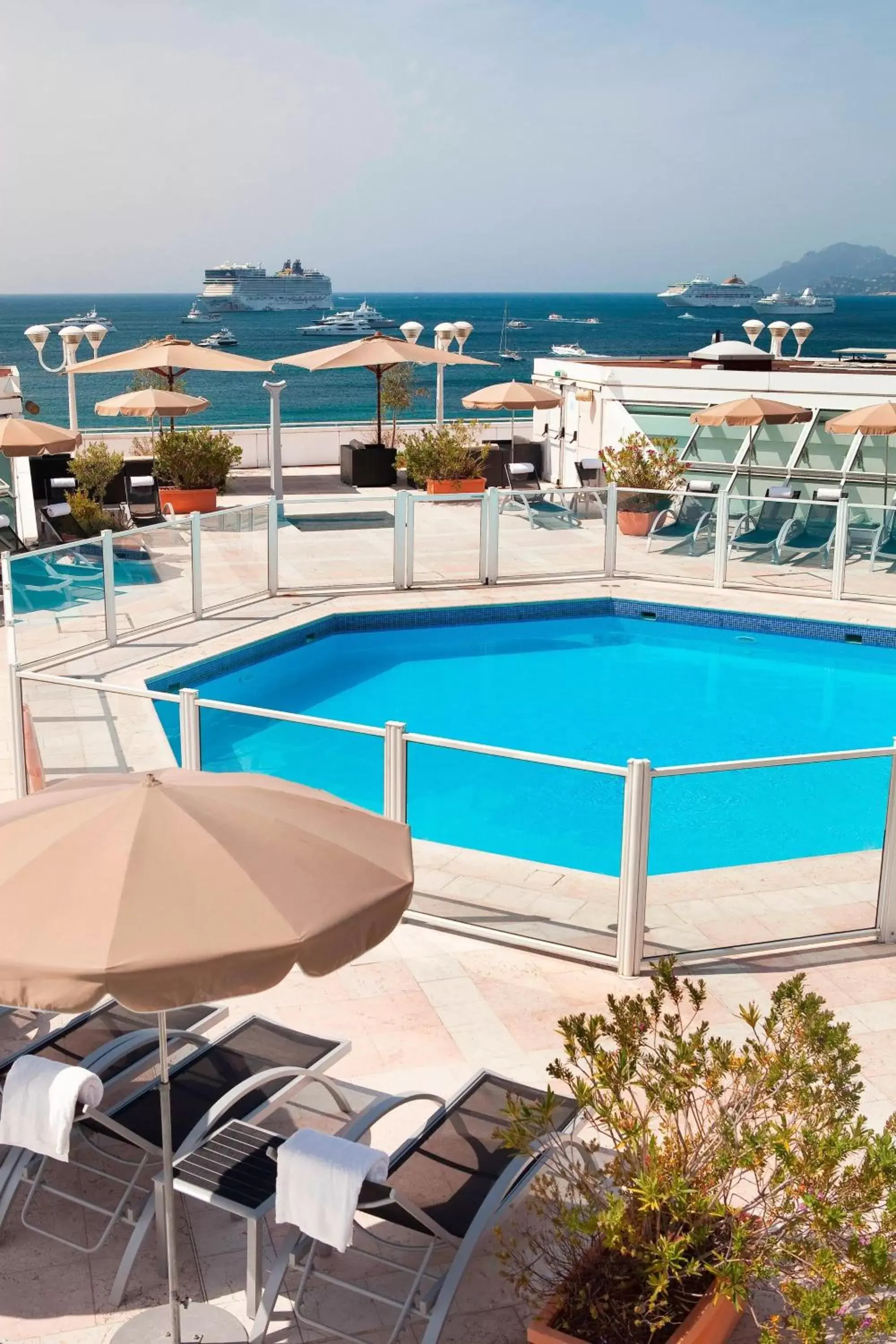 Swimming Pool in JW Marriott Cannes