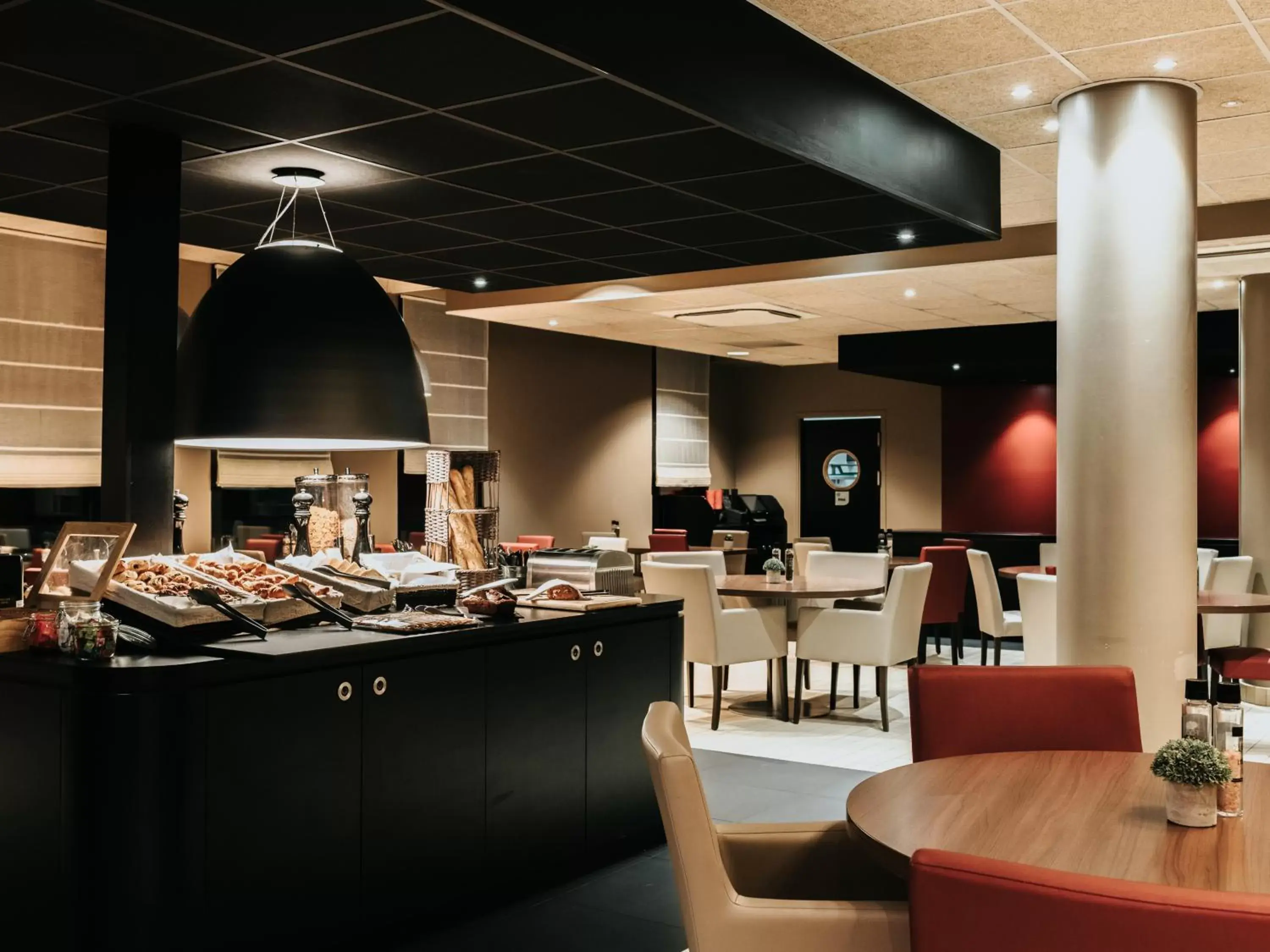 Restaurant/Places to Eat in Ibis Rouen Centre Rive Gauche Mermoz
