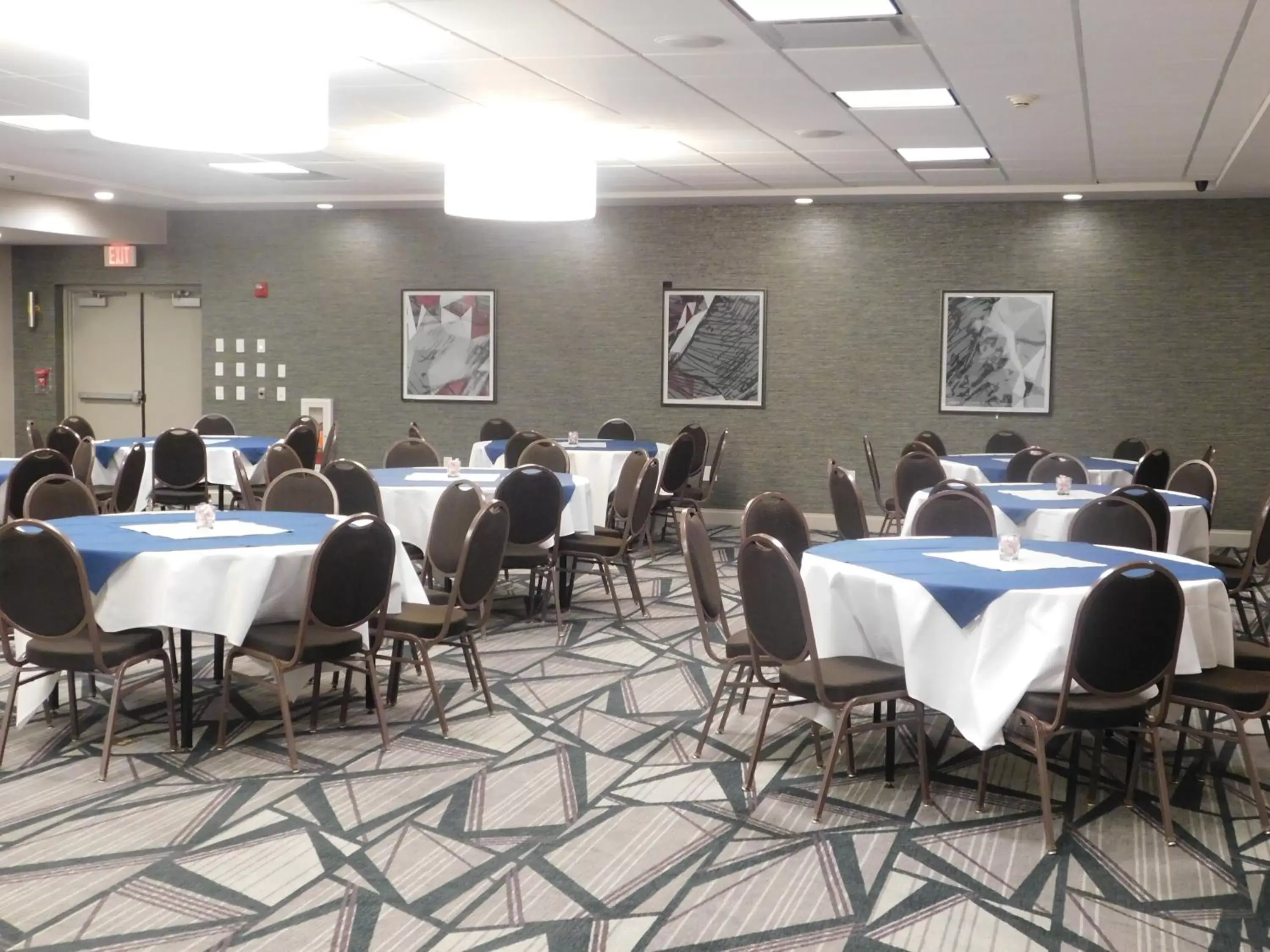 Banquet/Function facilities, Restaurant/Places to Eat in Holiday Inn Hotel & Suites Rochester - Marketplace, an IHG Hotel