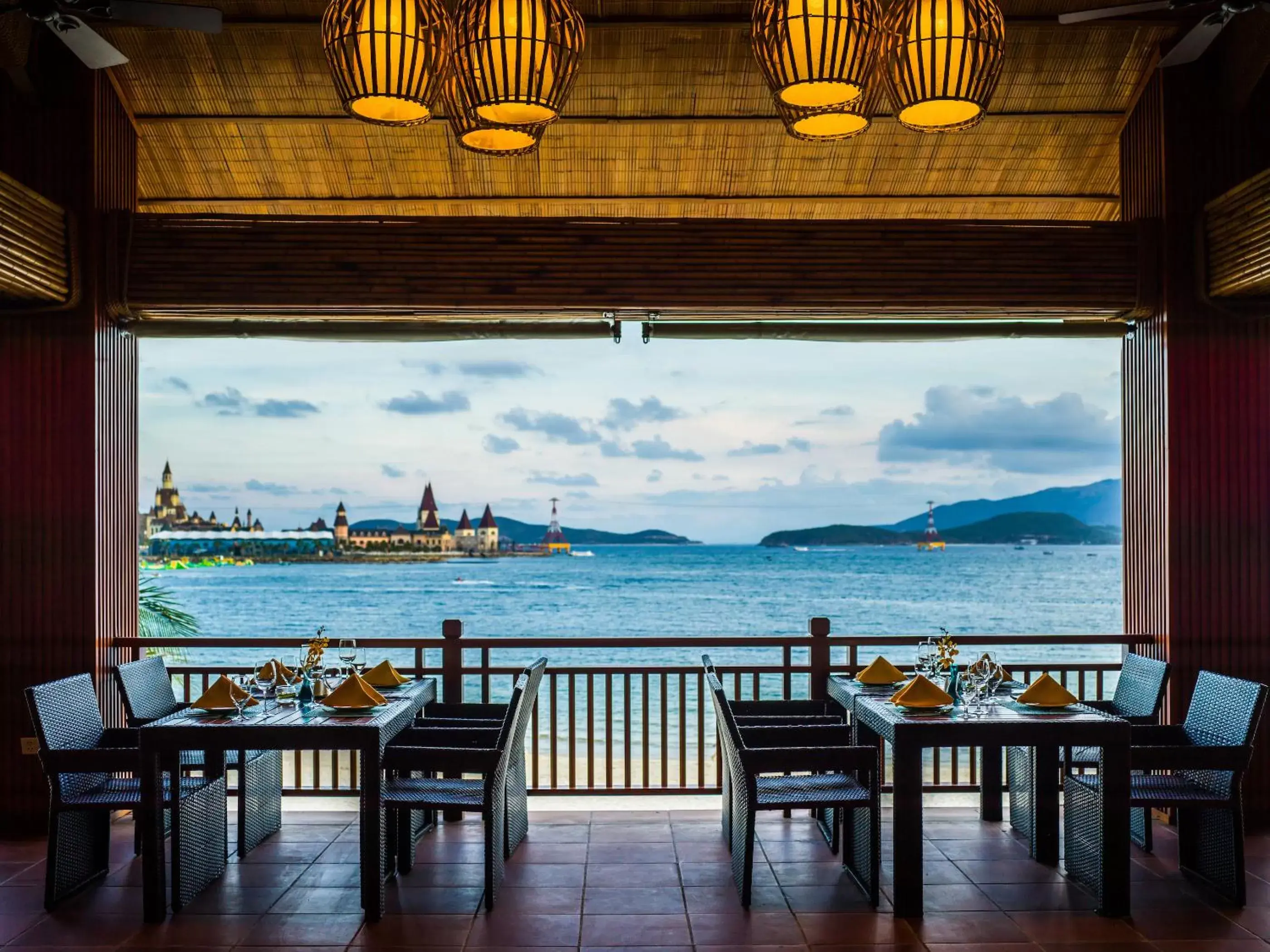 Restaurant/Places to Eat in Vinpearl Resort & Spa Nha Trang Bay