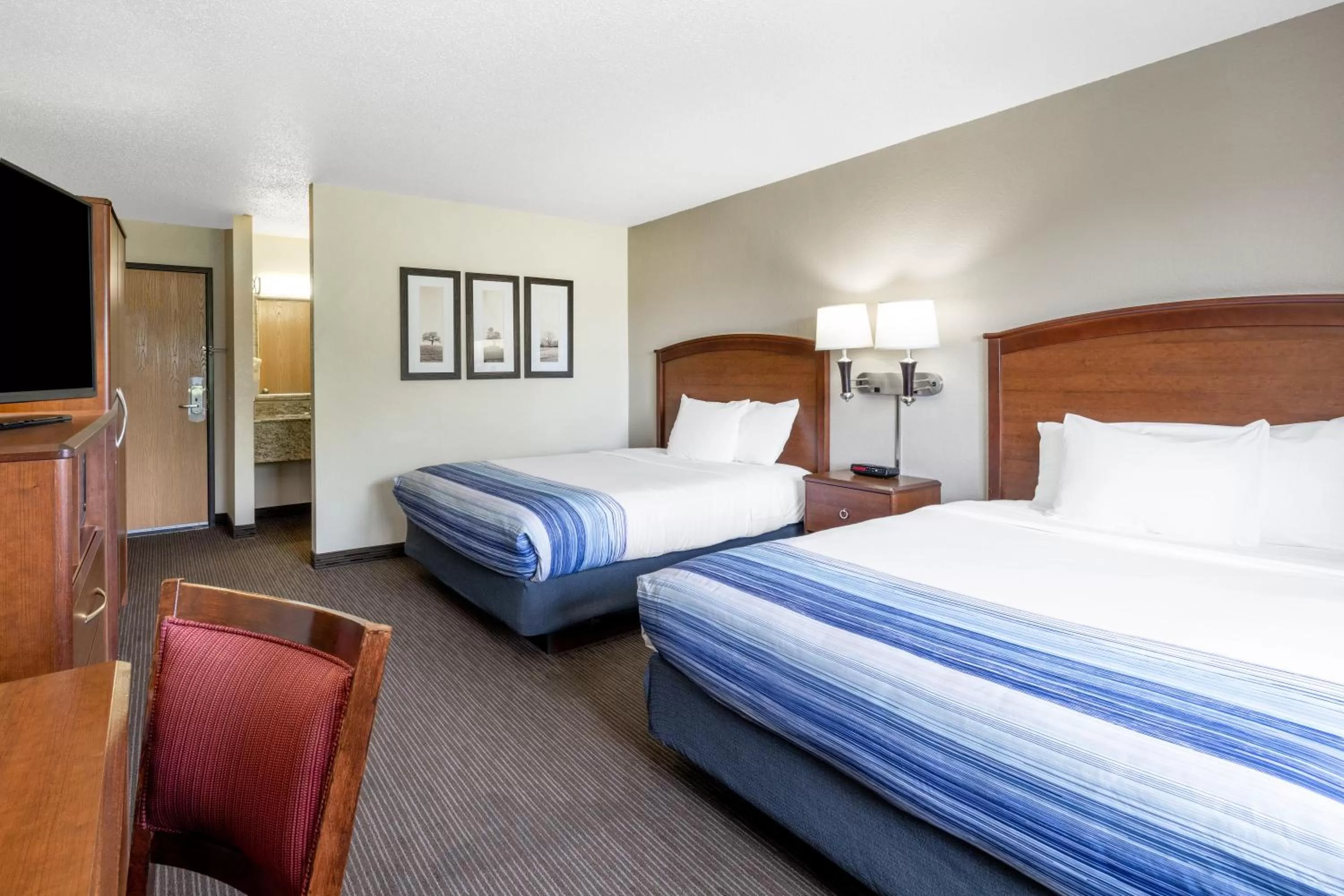 Photo of the whole room, Bed in AmericInn by Wyndham Dickinson