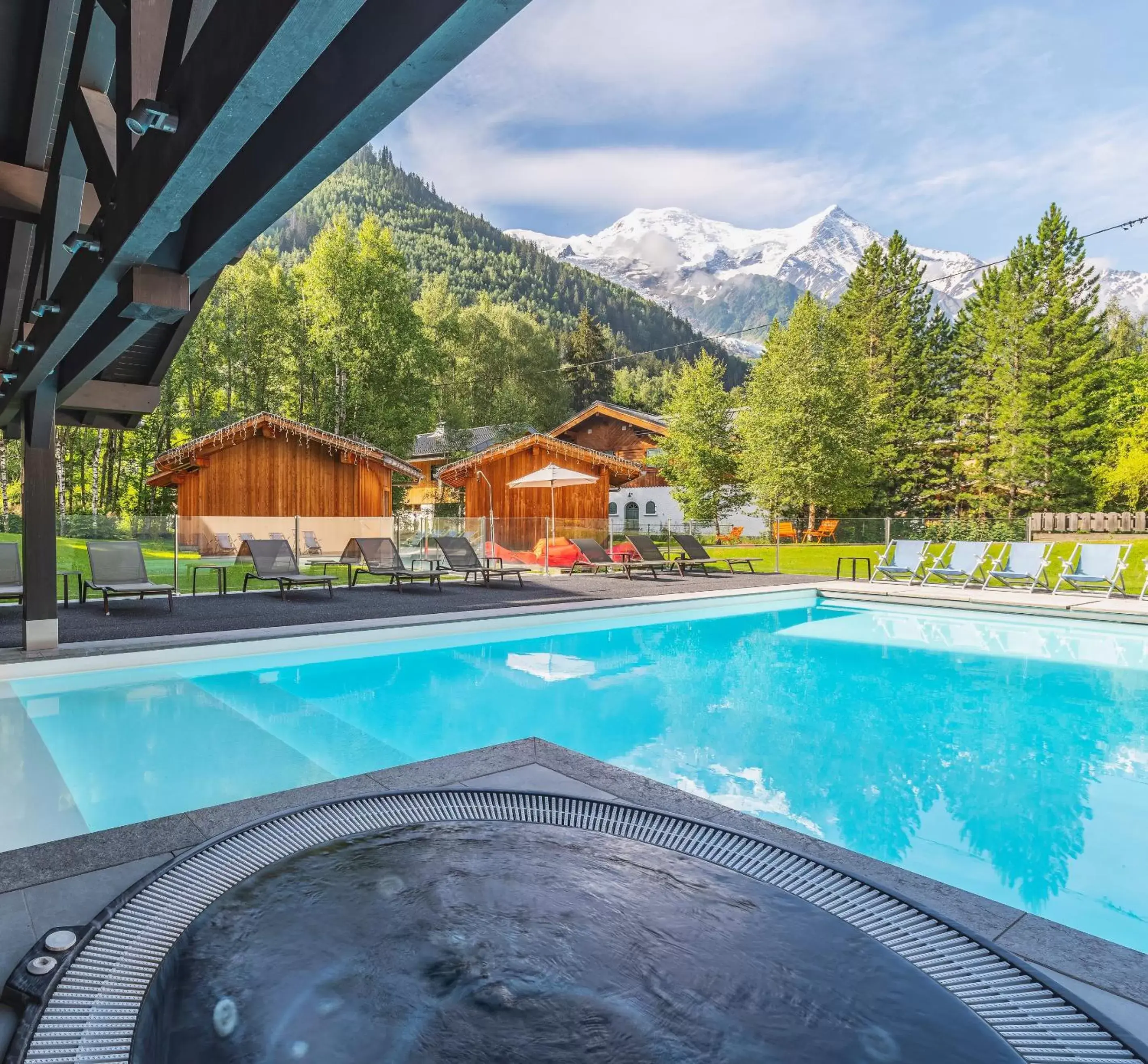 Swimming Pool in Hôtel Le Refuge des Aiglons