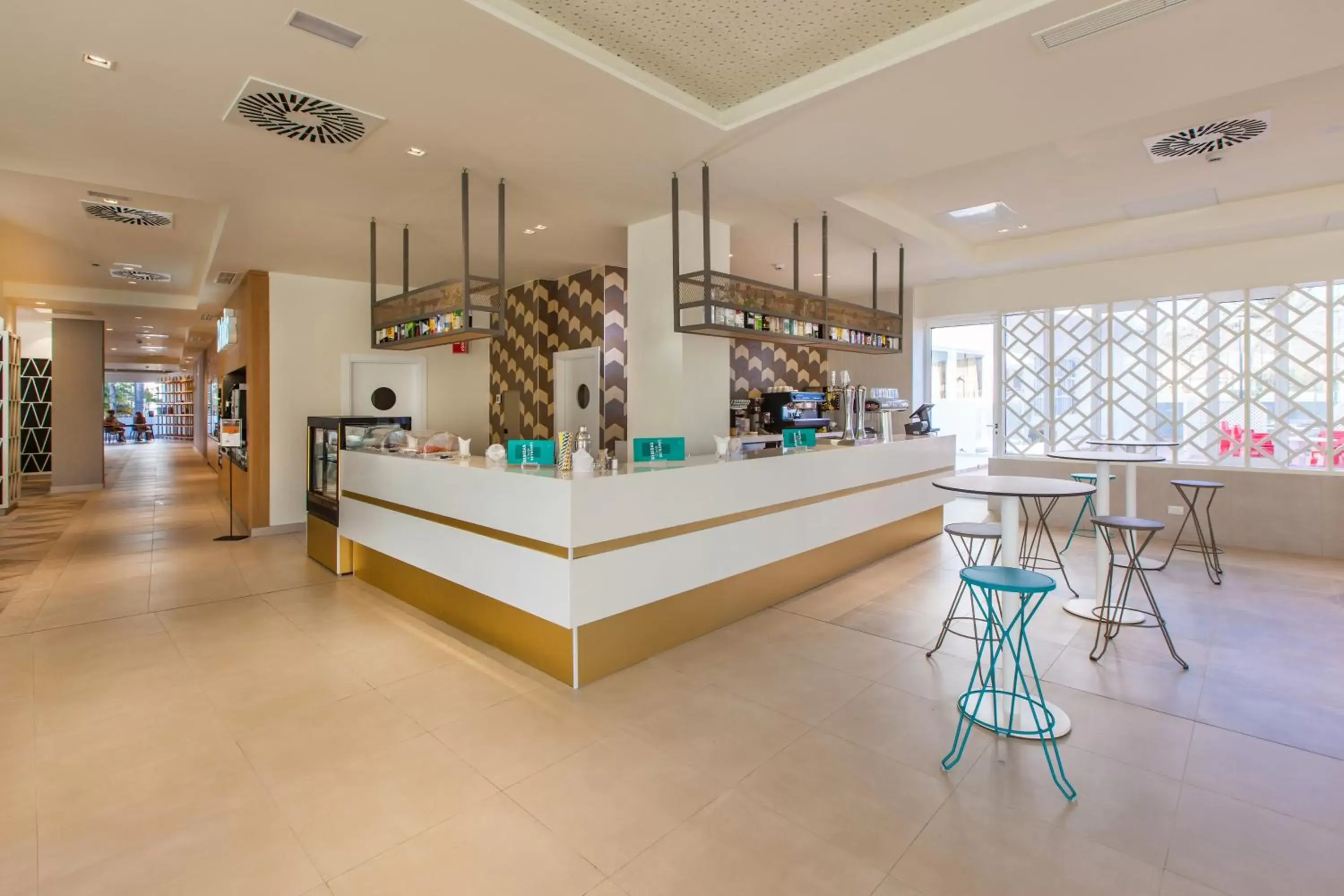 Lounge or bar in Abora Buenaventura by Lopesan Hotels Lounge or bar in Abora Buenaventura by Lopesan Hotels