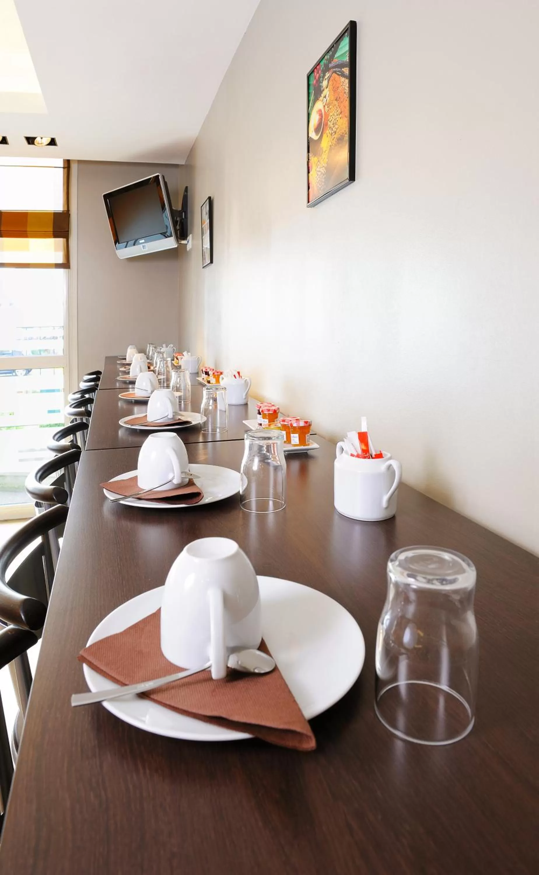 Restaurant/places to eat in Residhome Paris-Massy