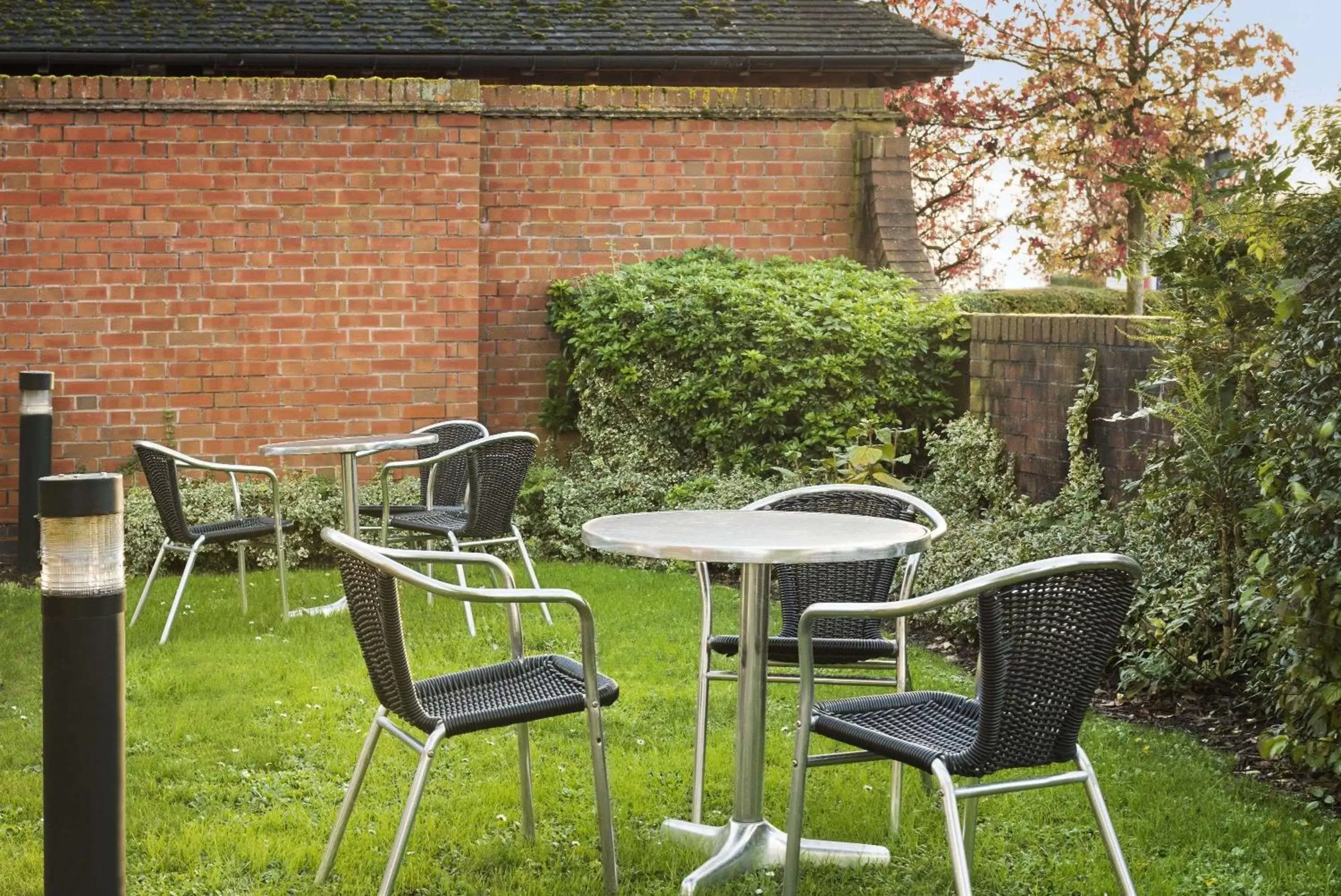 Property building, Seating Area in Days Inn Tewkesbury