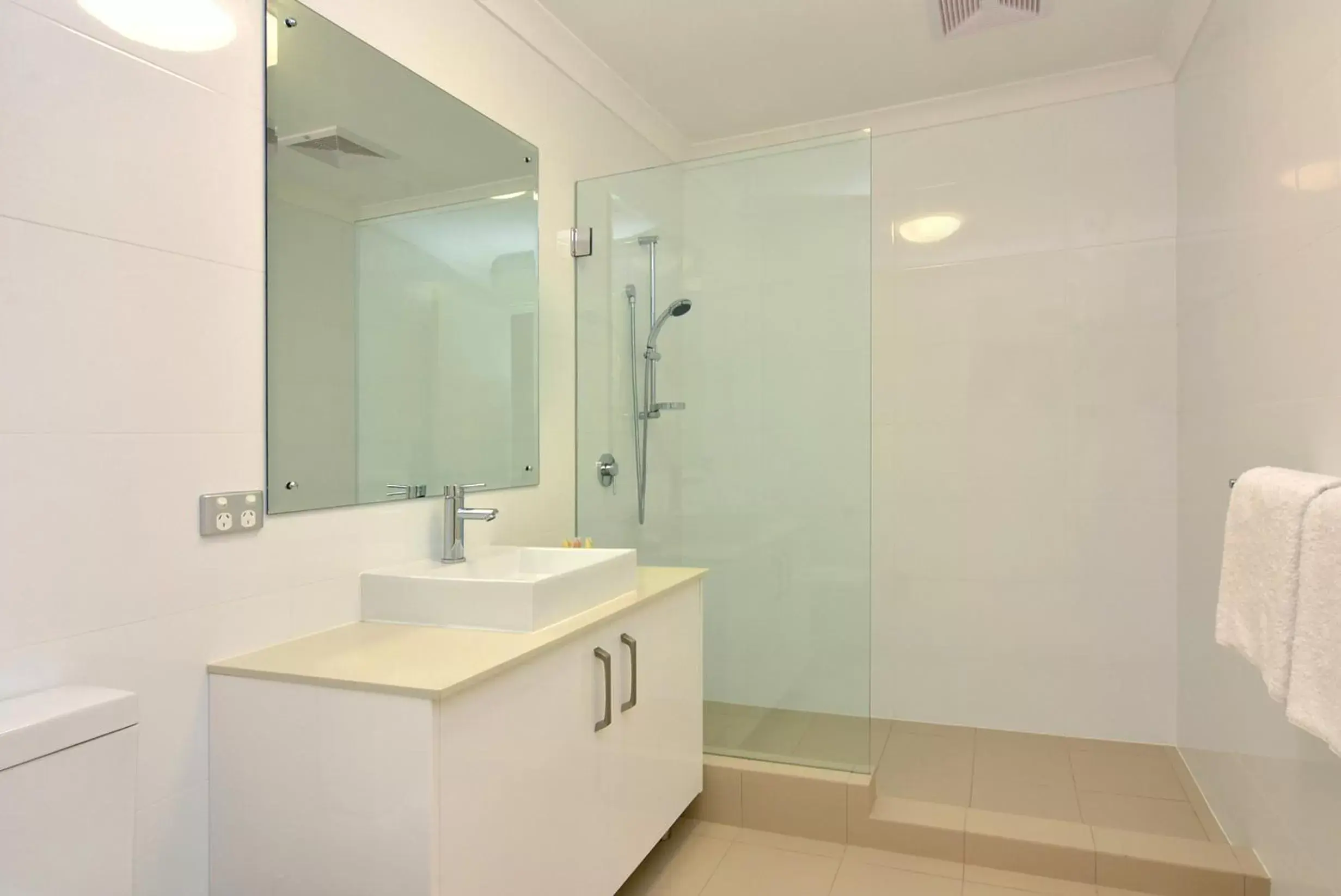 Bathroom in Bunbury Seaview Apartments