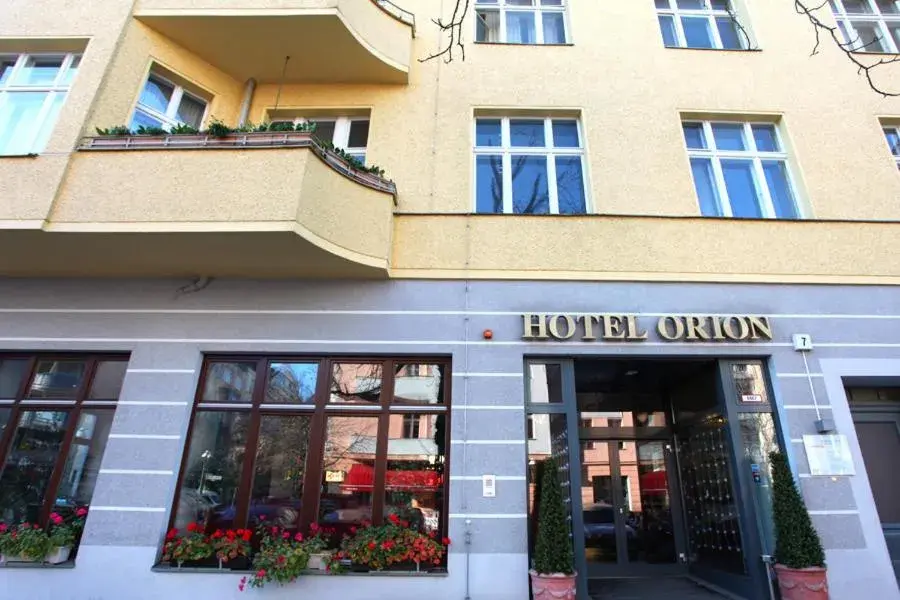 Facade/entrance, Property Building in Hotel Orion Berlin