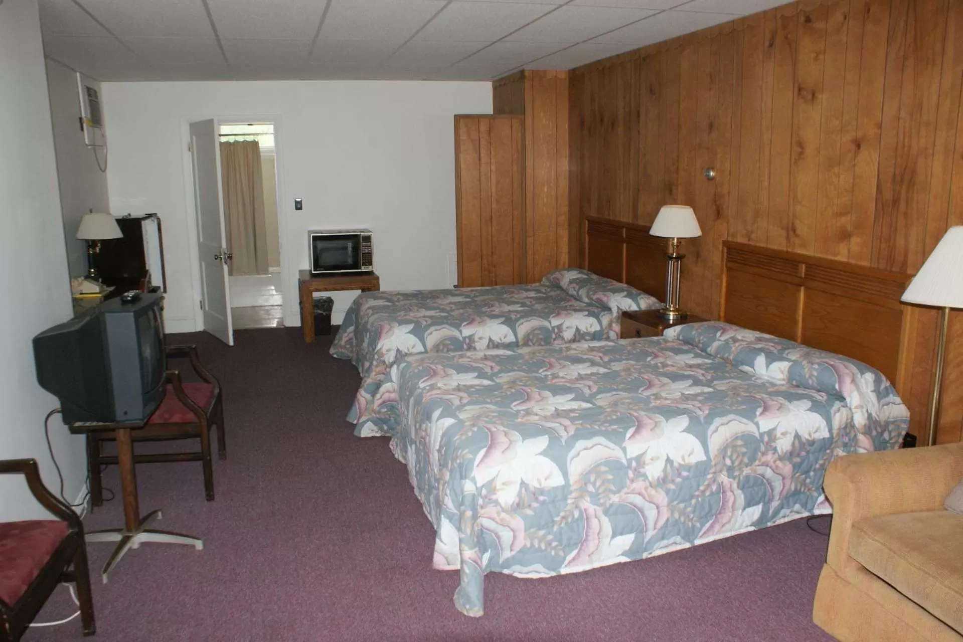Photo of the whole room, Bed in Northern Peaks Motor Inn