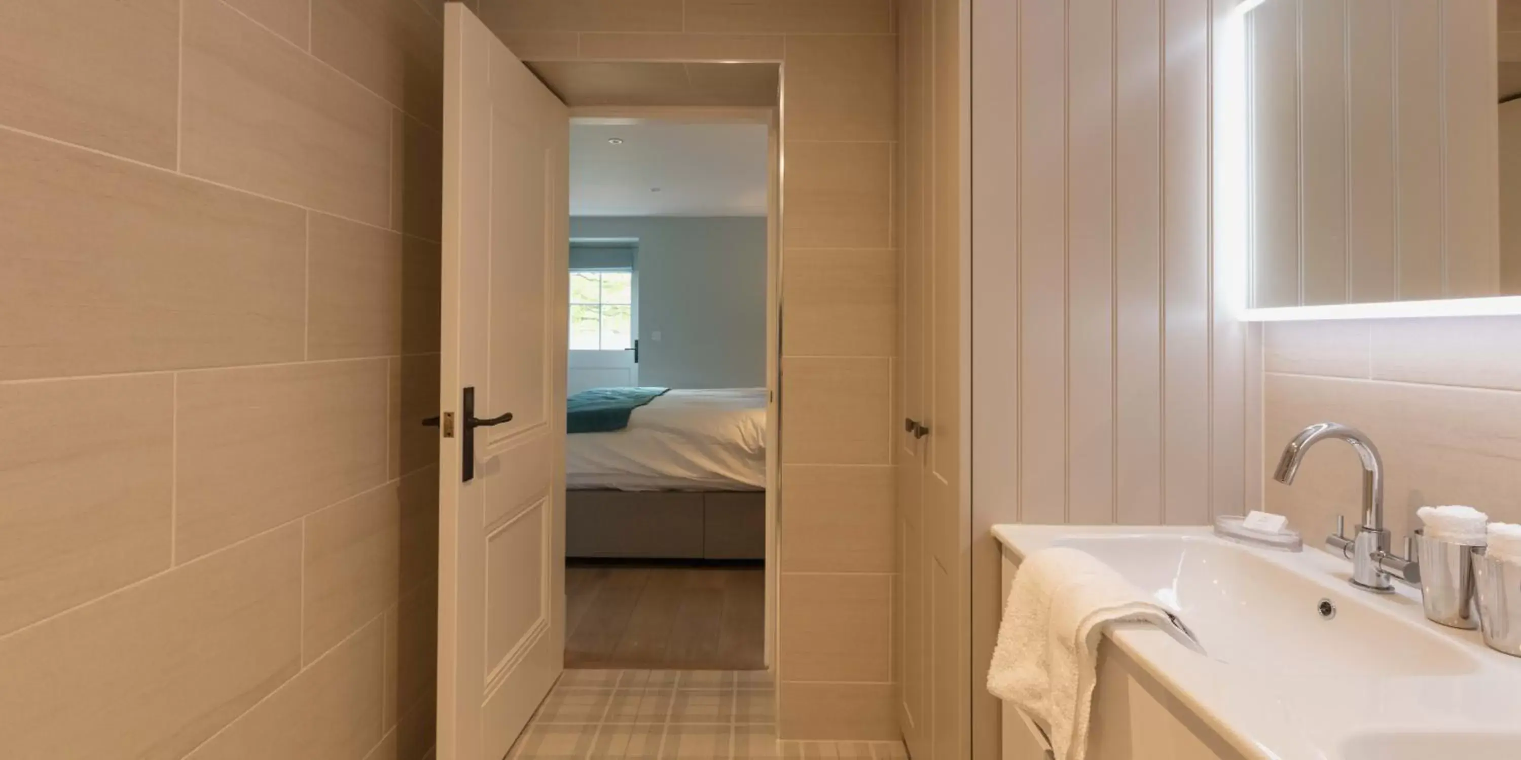 Bedroom, Bathroom in Farlam Hall Hotel & Restaurant