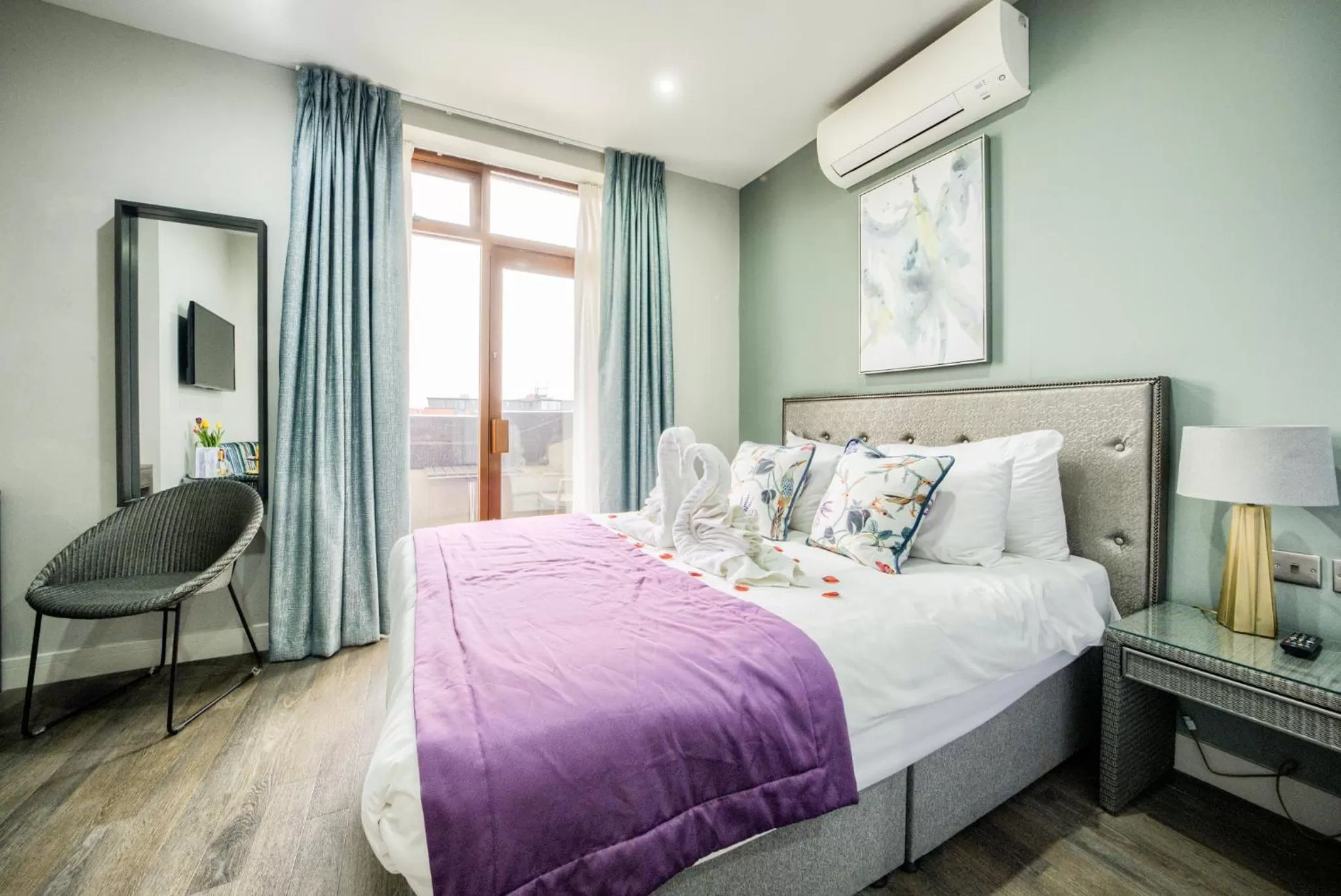 Bedroom, Bed in Villare Leicester City Centre hotel