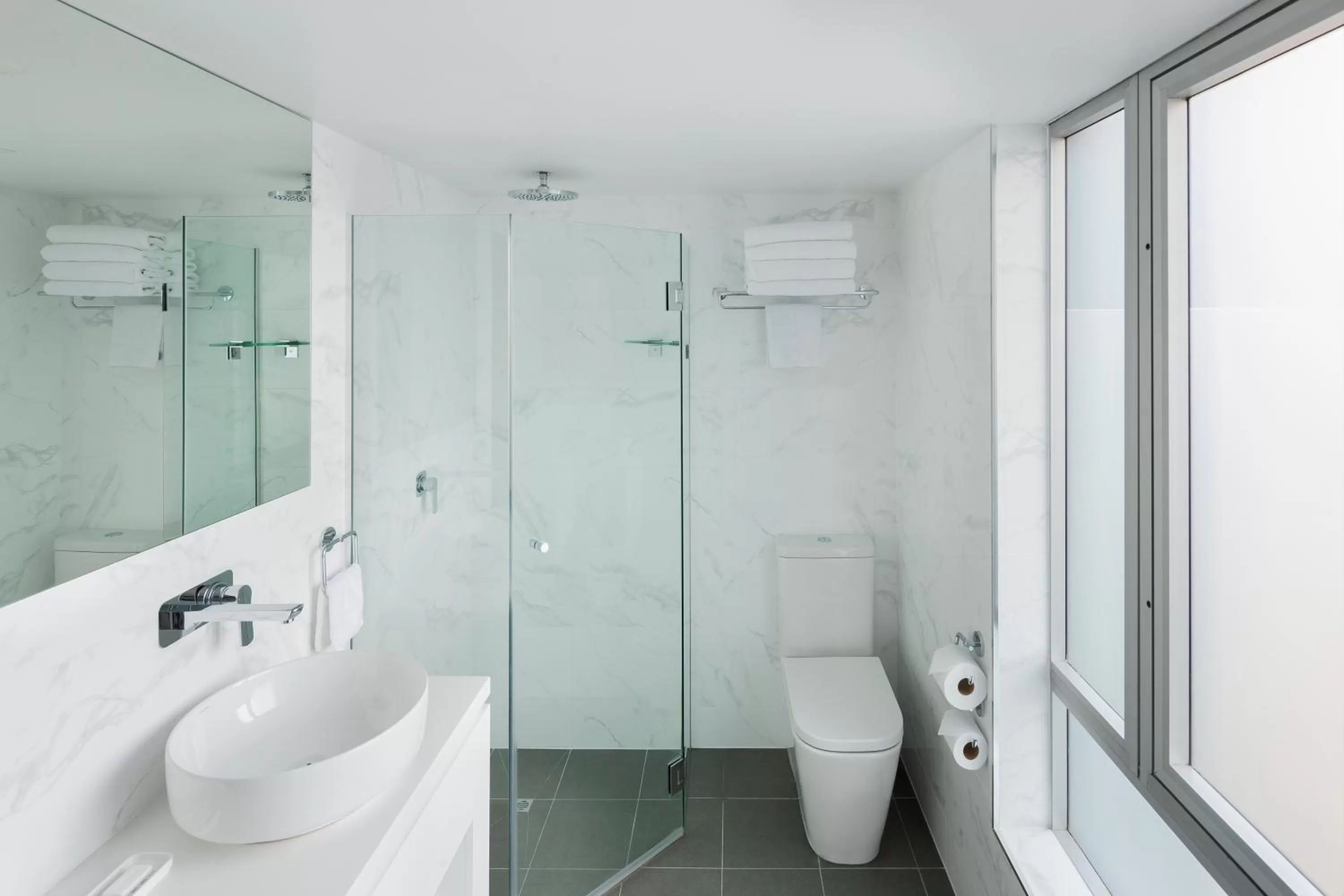 Shower in ibis Sydney World Square