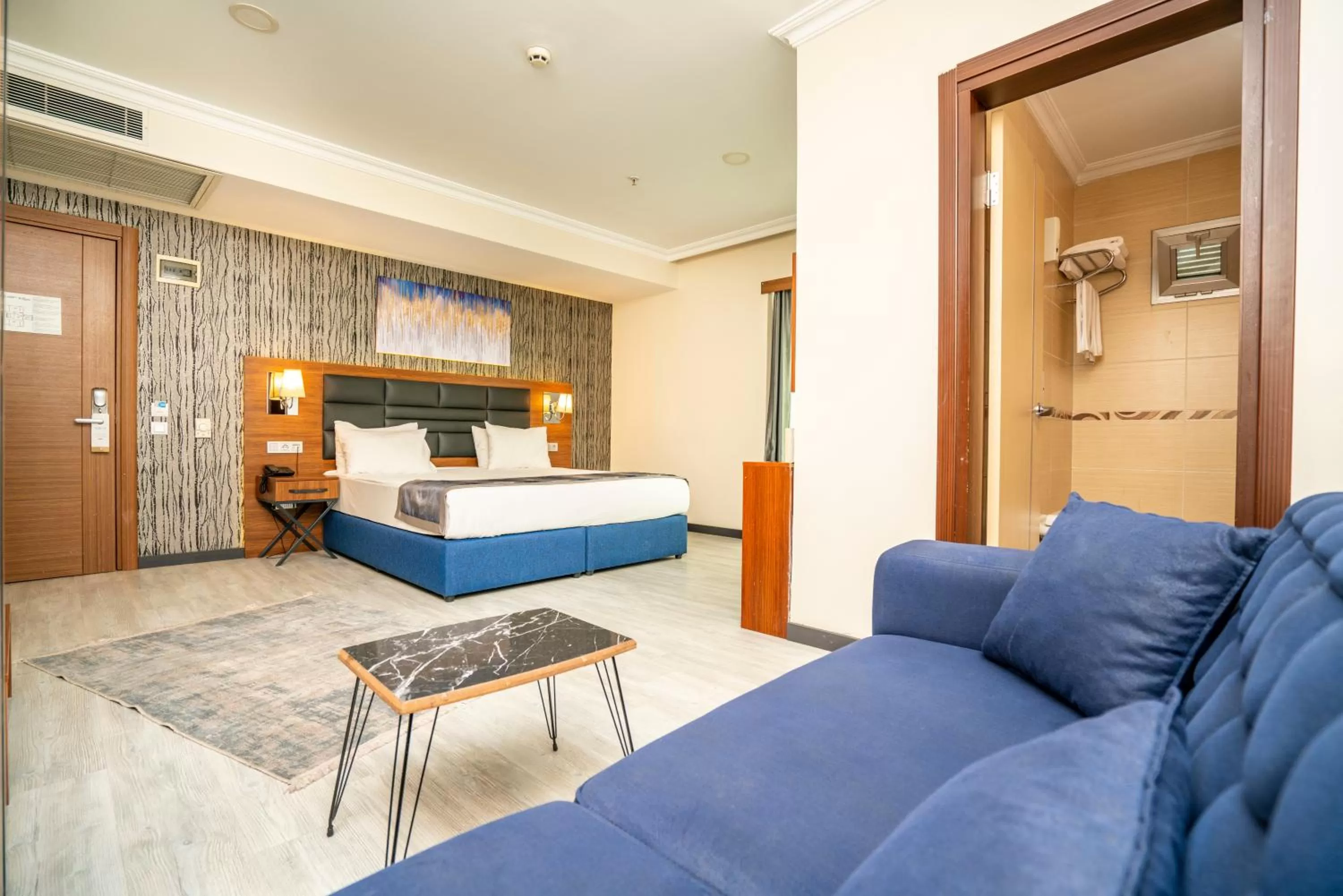 Living room, Bed in The Bostancı Otel