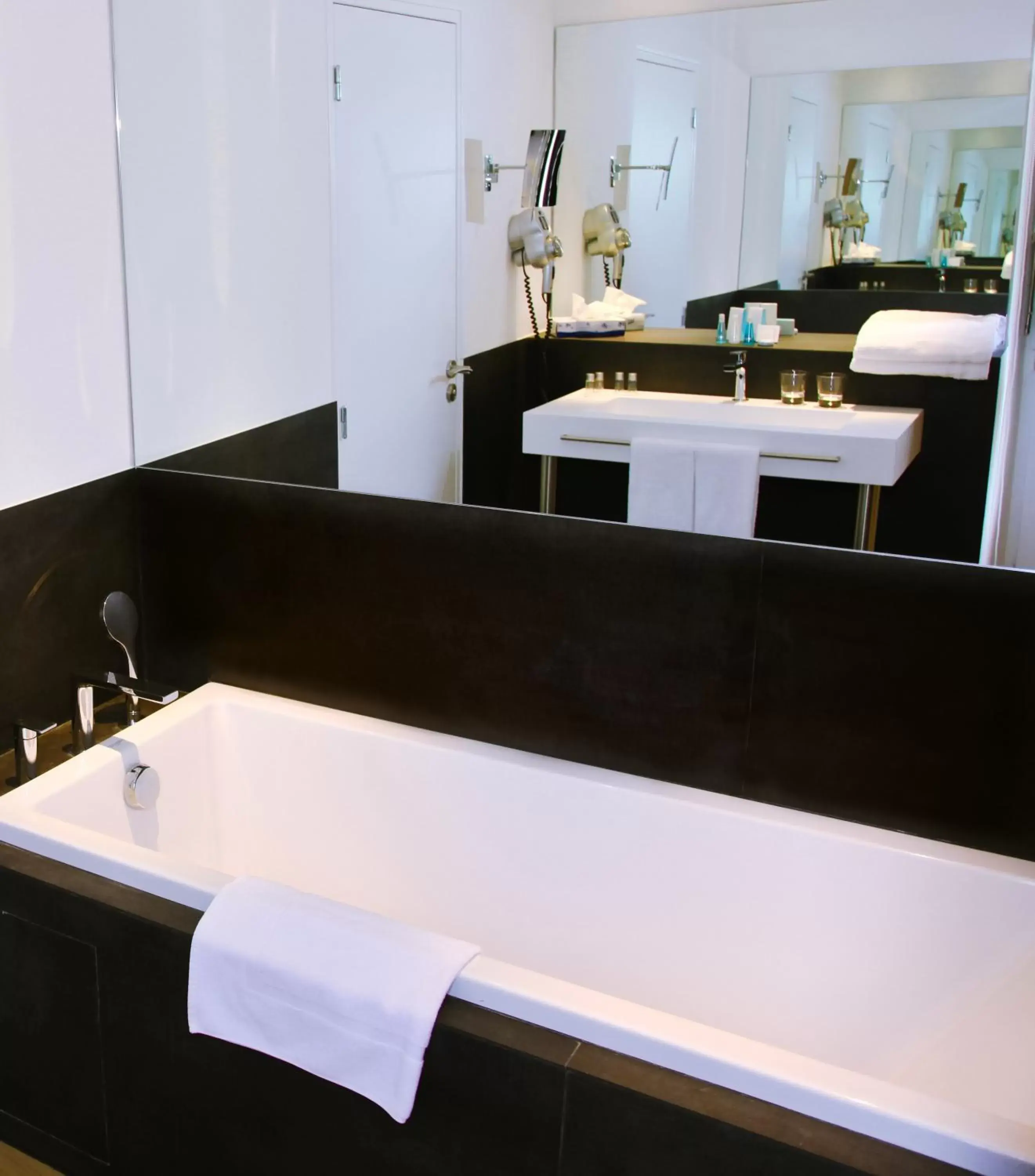 Bathroom in Le Pré du Moulin - Maison Alonso - Hôtel & Restaurant