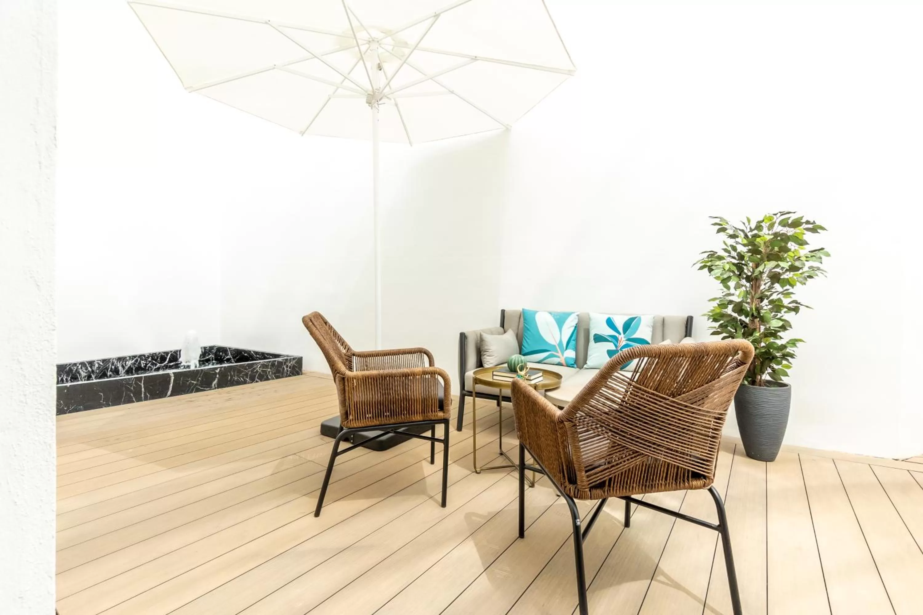 Patio in L&H Gran Vía Valencia