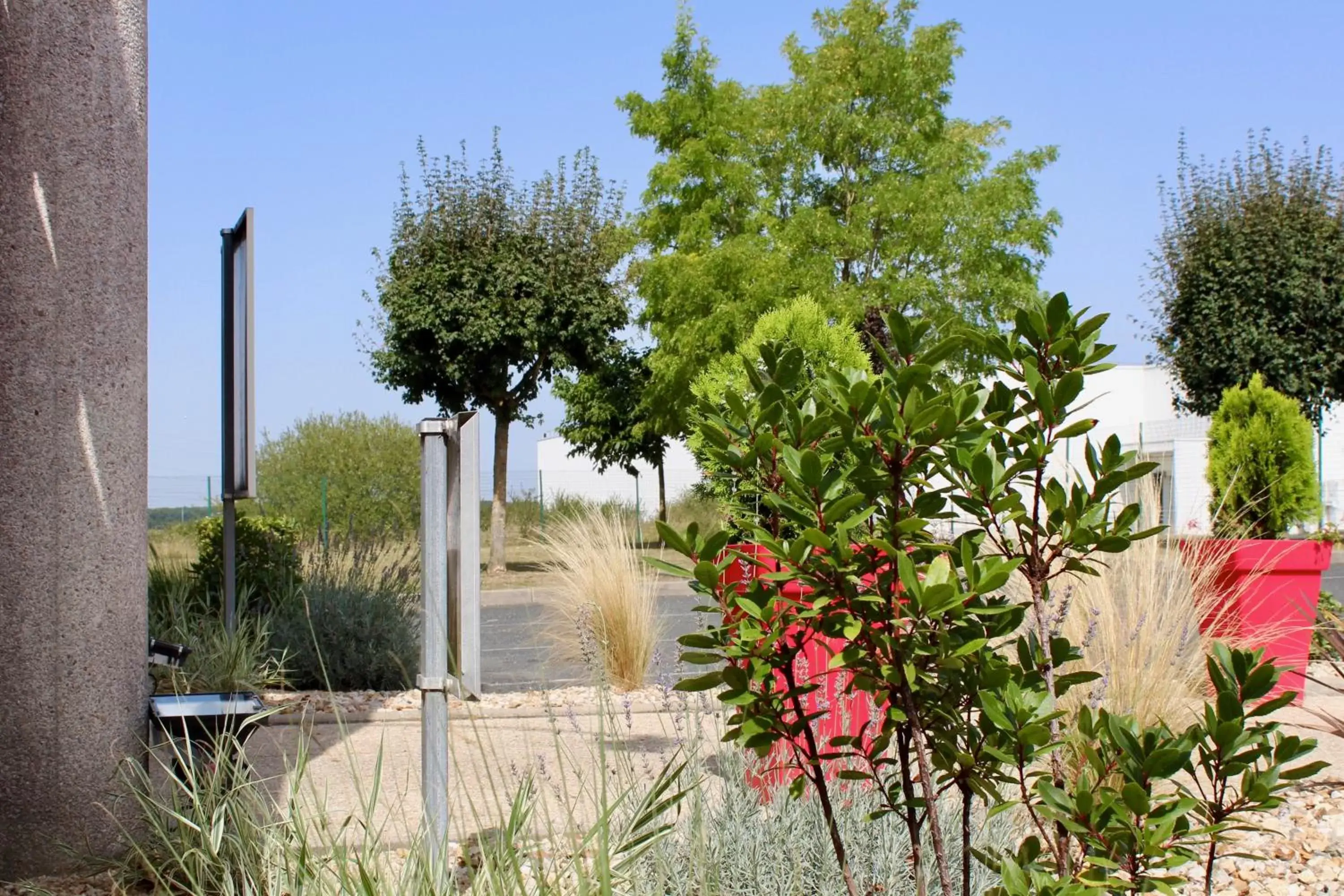 Garden view in Première Classe Chateauroux - Saint Maur