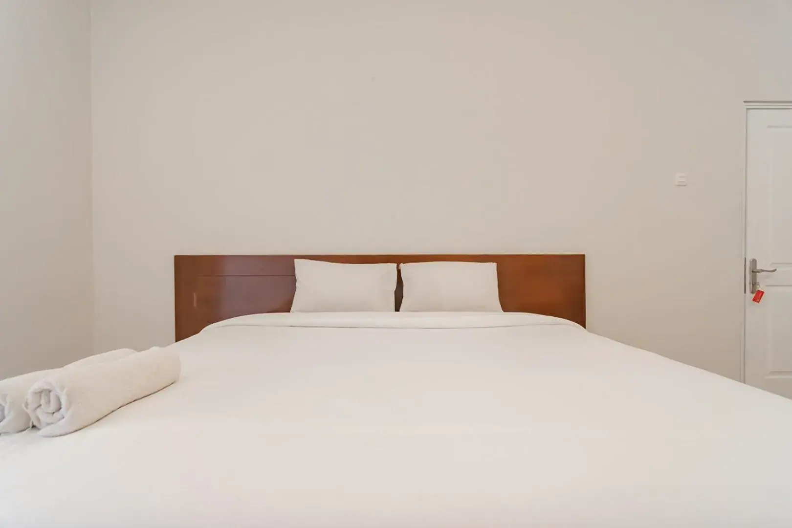 Bed in Rossan Villa Hotel near Sersan Bajuri RedPartner
