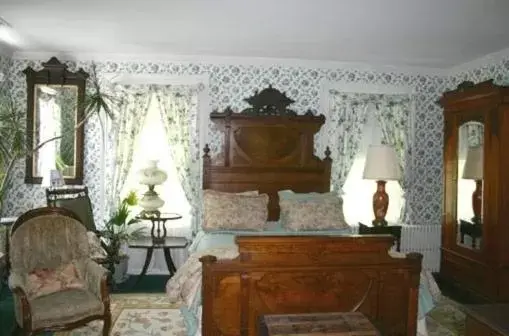 Photo of the whole room, Seating Area in House of 1833 Bed and Breakfast