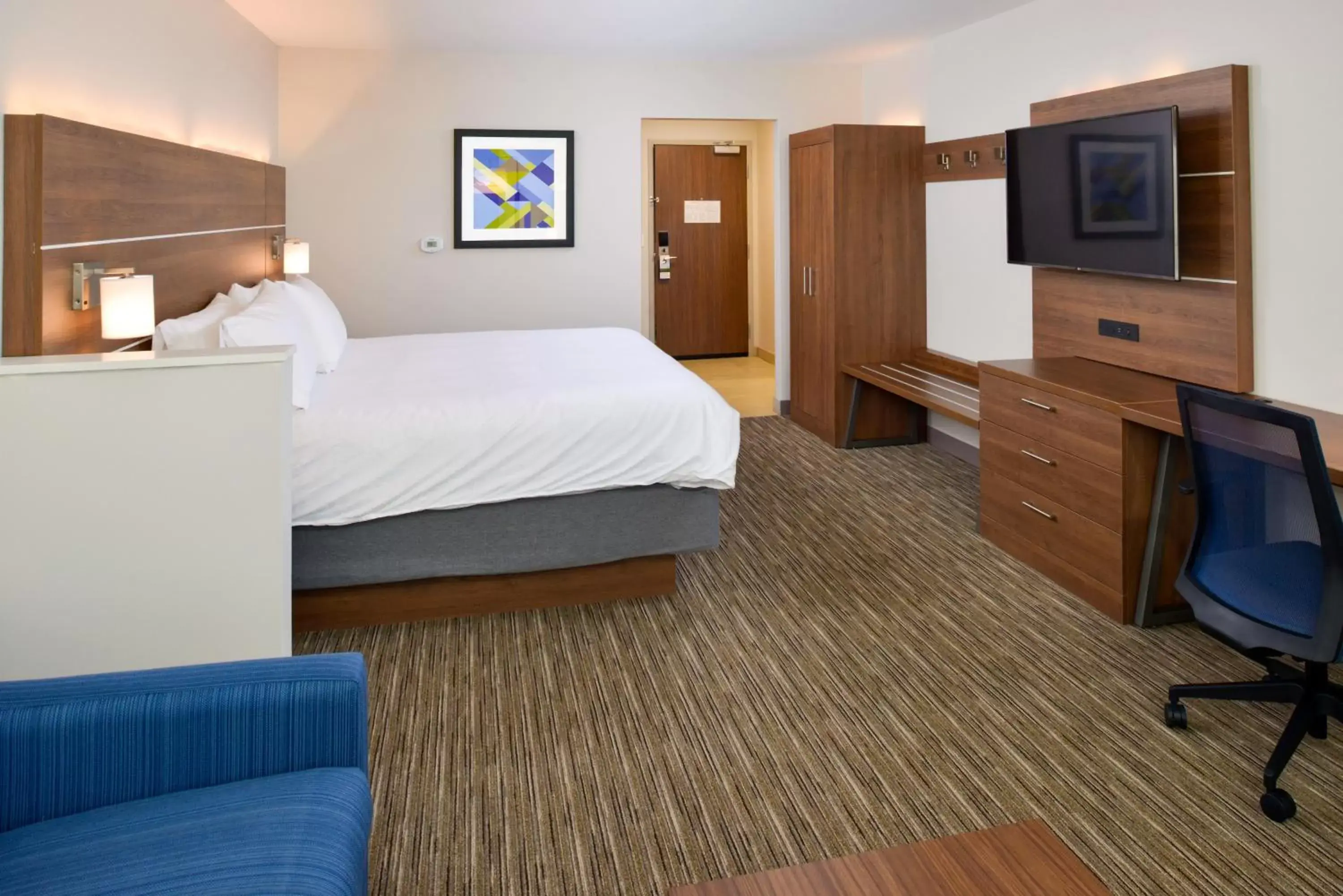 Bedroom, Bed in Holiday Inn Express & Suites - Ottumwa, an IHG Hotel