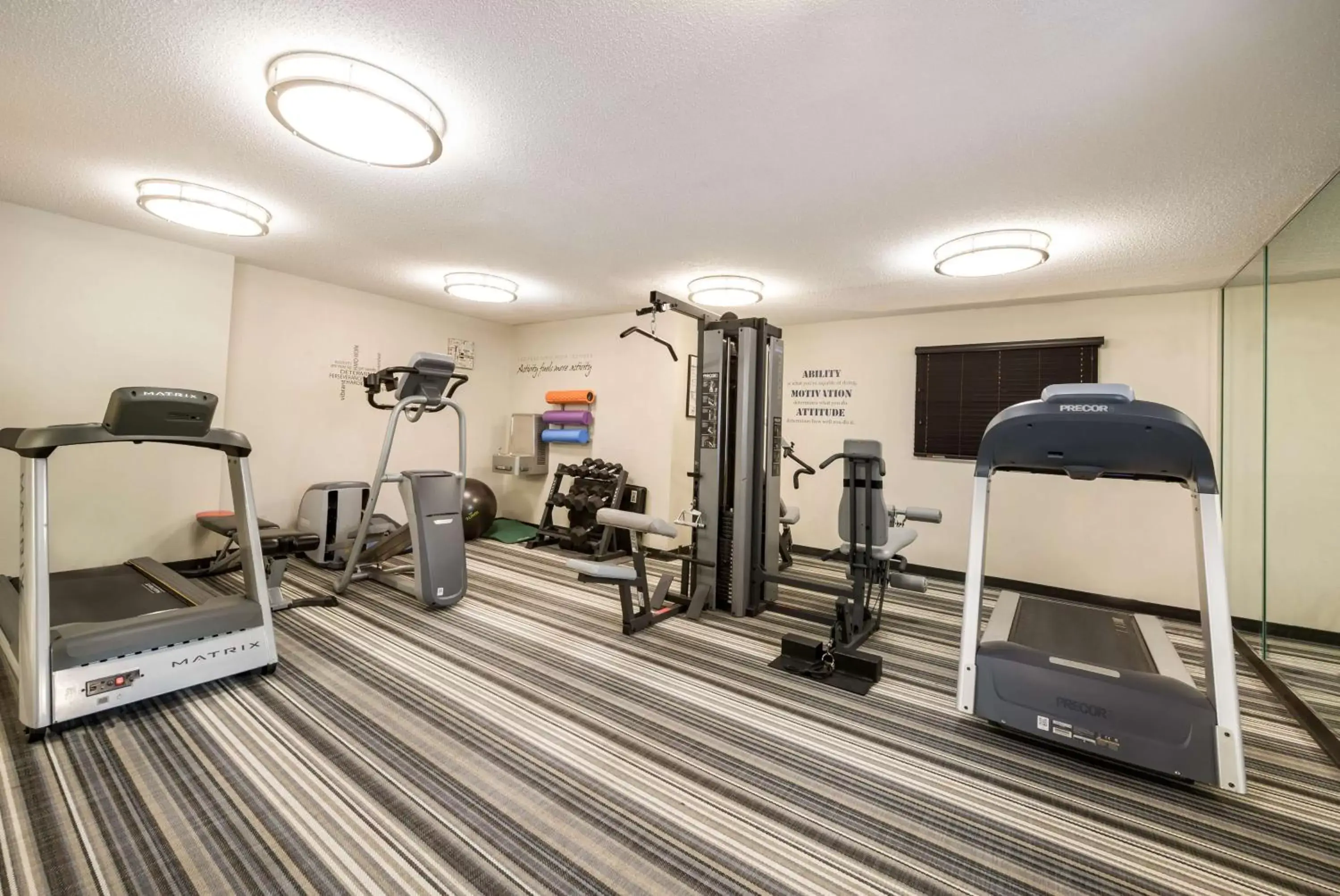 Spa and wellness centre/facilities in Sonesta Simply Suites Hampton Spa and wellness centre/facilities in Sonesta Simply Suites Hampton