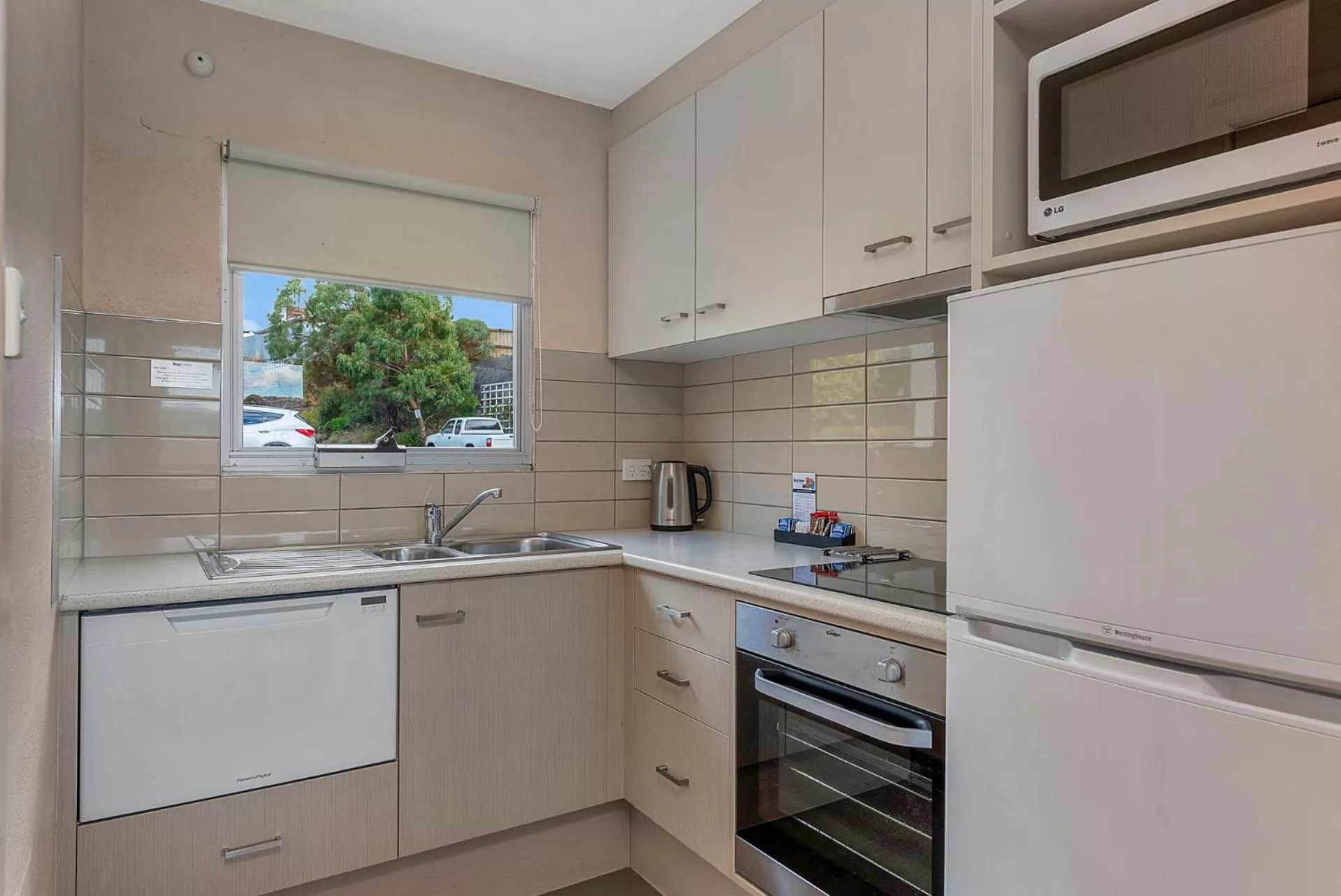Kitchen or kitchenette in Bay View Villas