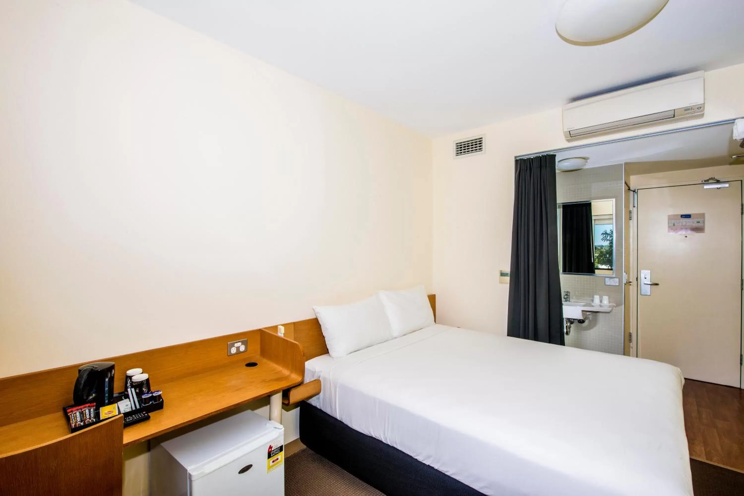Bed in ibis Budget Sydney Olympic Park