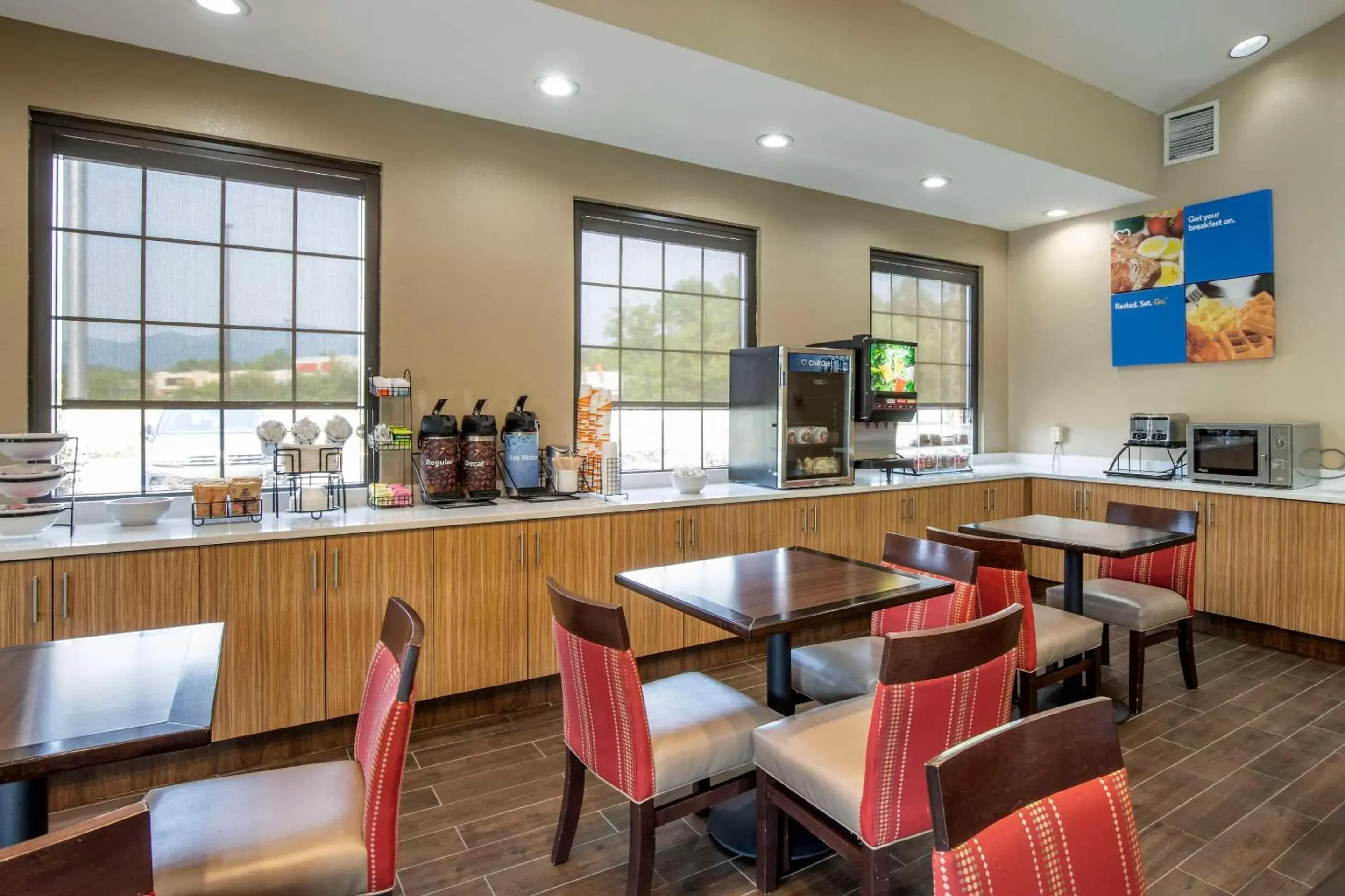 Breakfast, Restaurant/Places to Eat in Comfort Inn Marion near Downtown & Blue Ridge PKWY