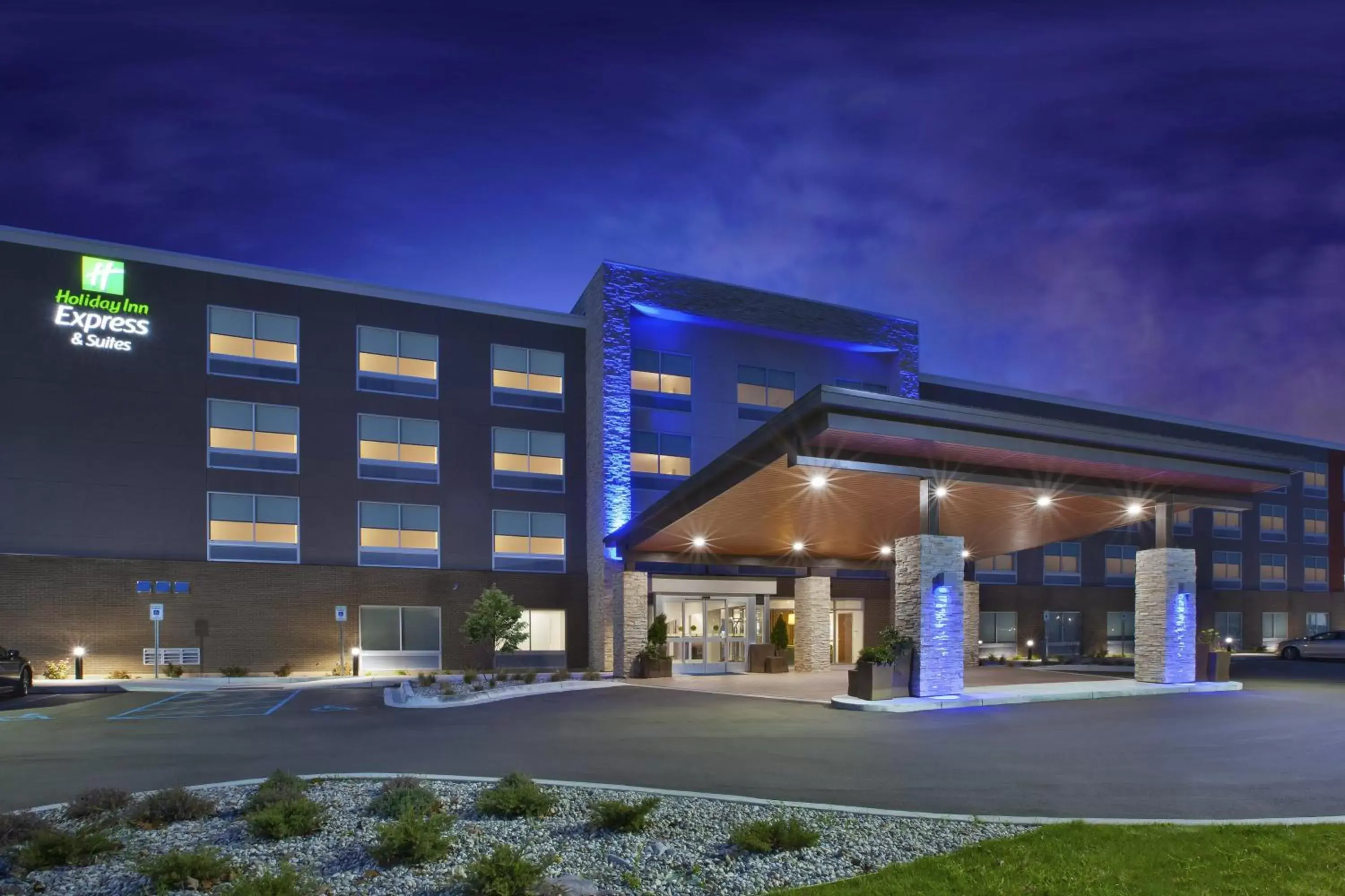 Property Building in Holiday Inn Express & Suites Grand Rapids Airport North, an IHG Hotel