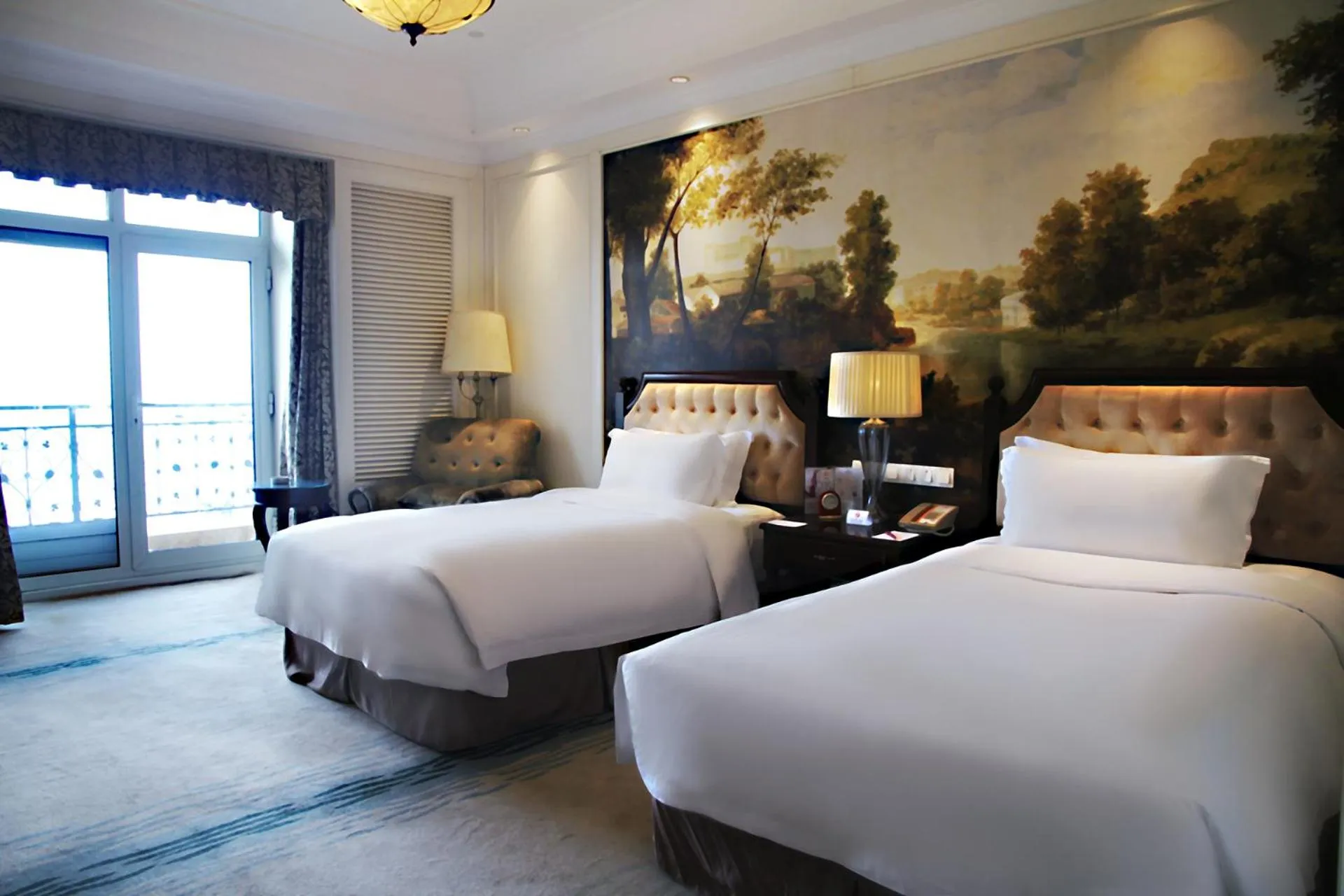 Bedroom, Bed in Crowne Plaza Ocean Spring Resort by IHG