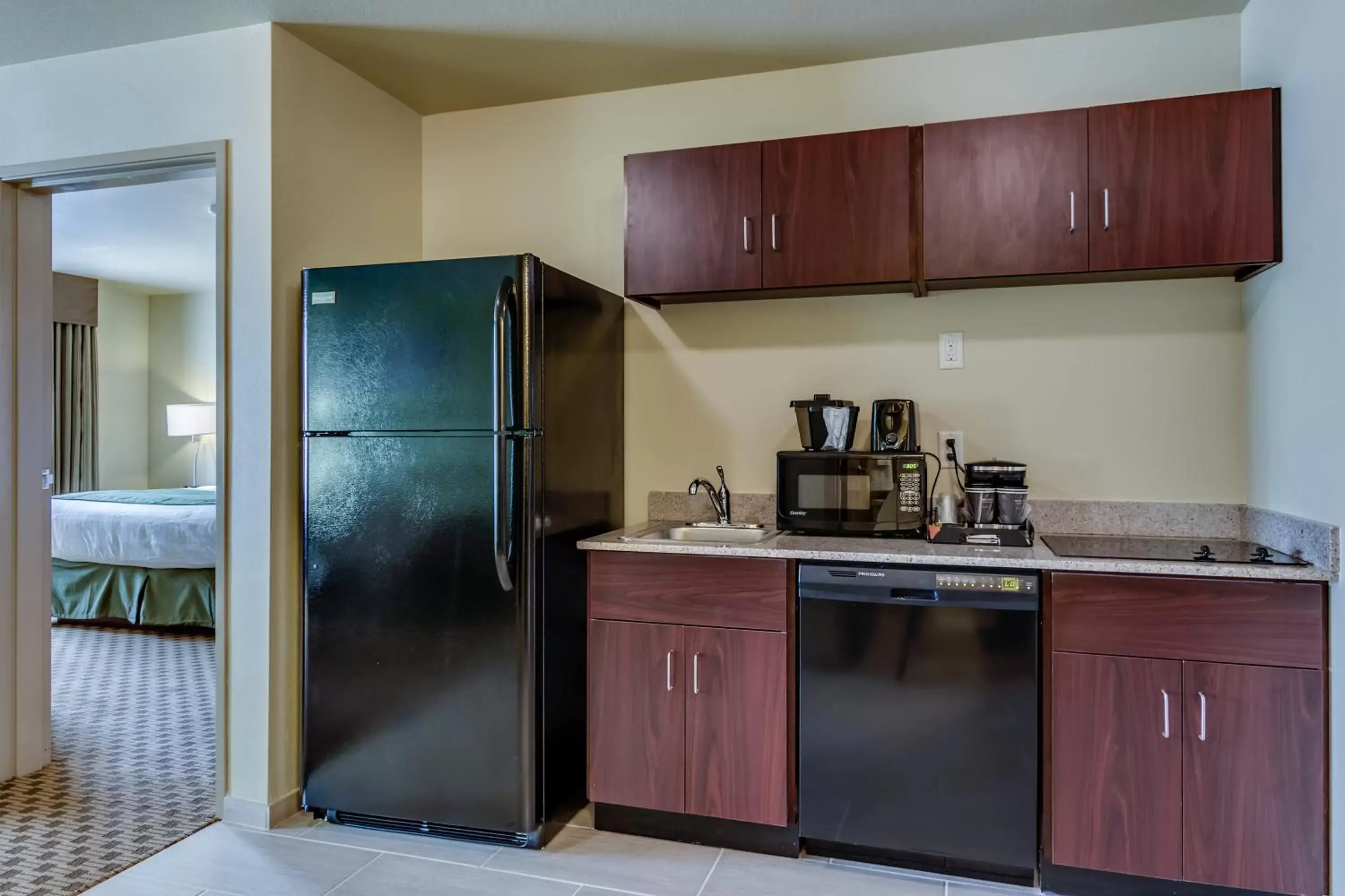 Kitchen or kitchenette, Kitchen/Kitchenette in Cobblestone Inn & Suites - Waverly