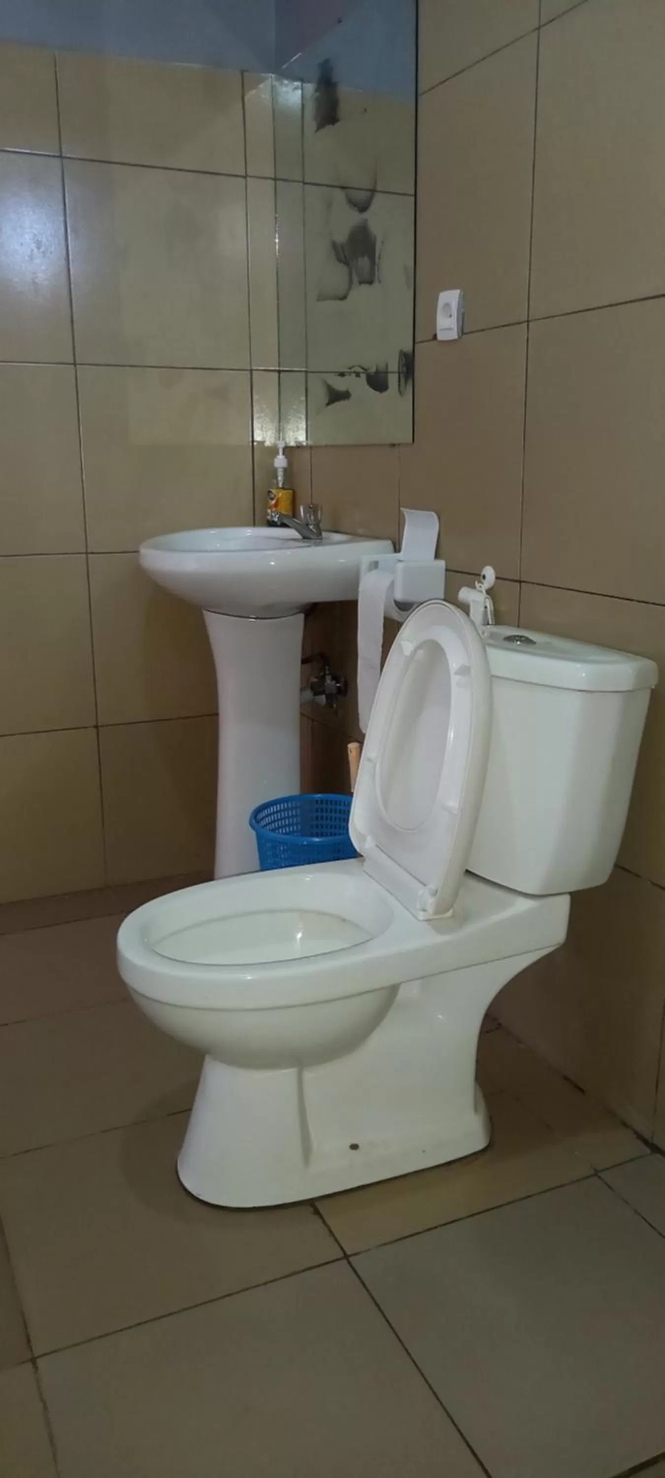 Bathroom in Tommy's Budget Rooms