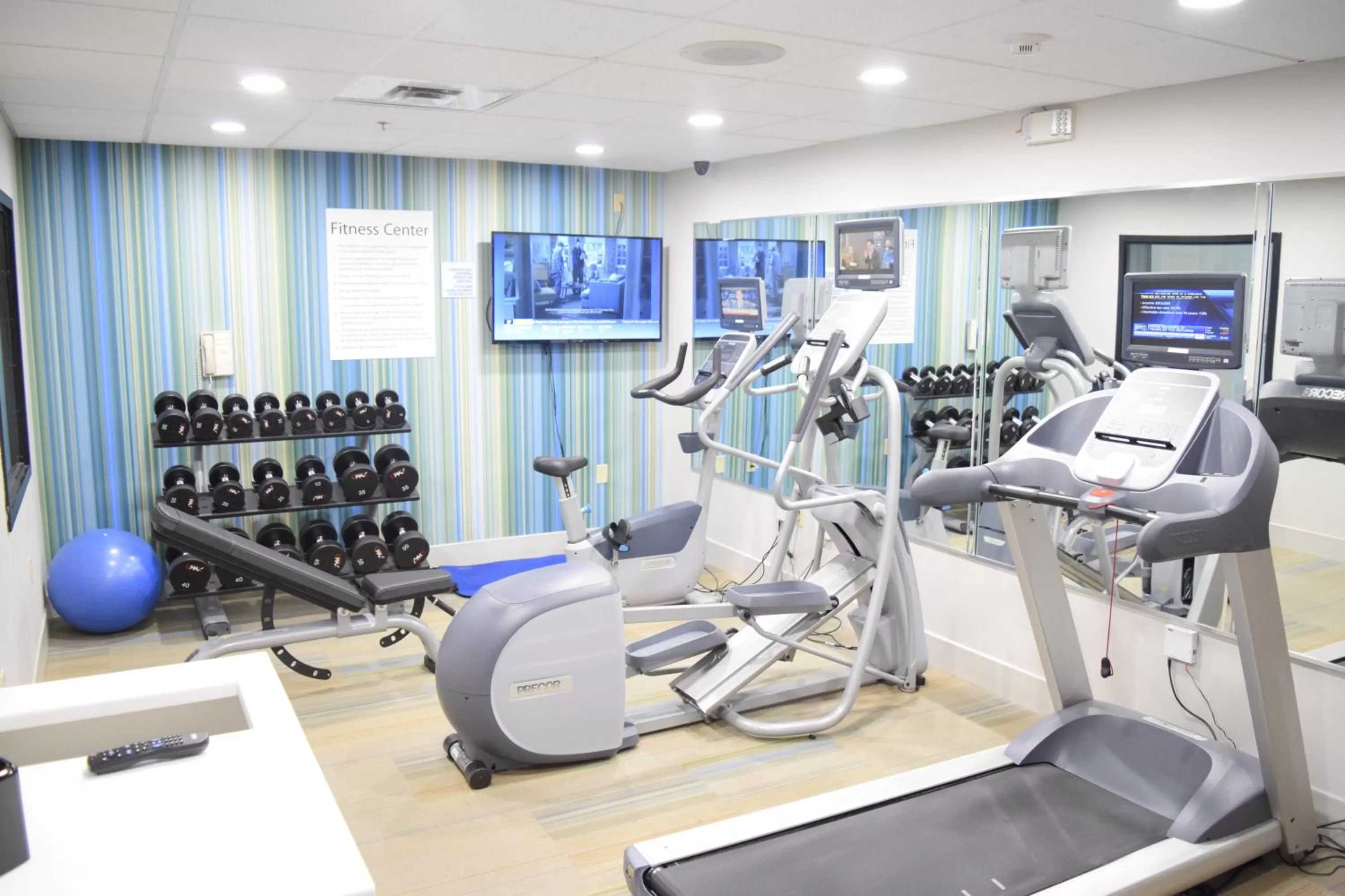 Spa and wellness centre/facilities in Holiday Inn Express & Suites Pensacola West I-10 by IHG